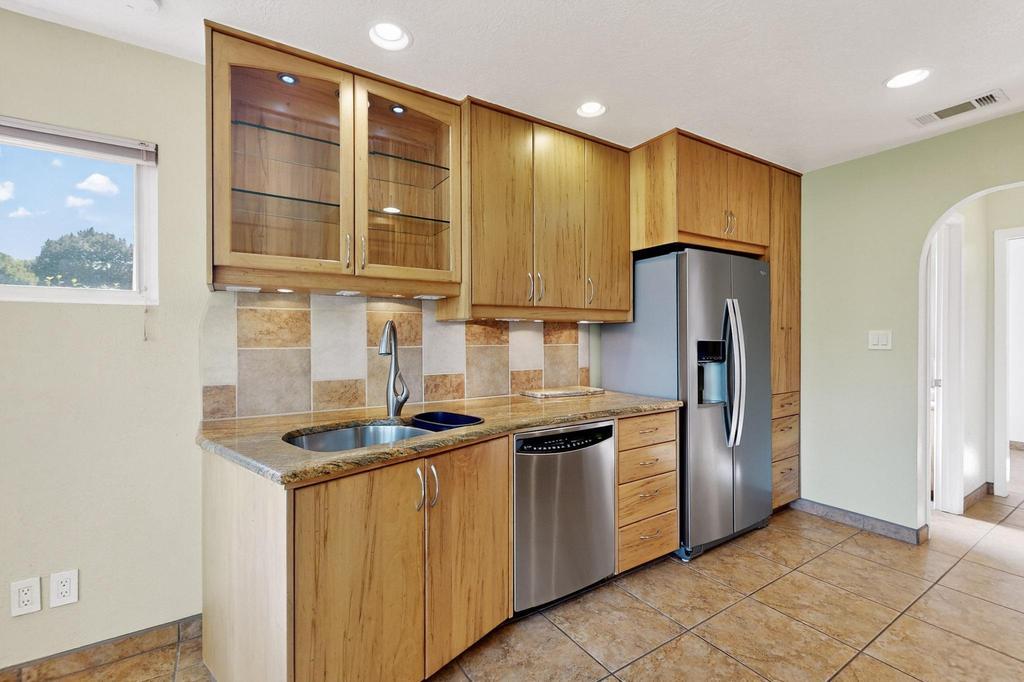 8232 AVENIDA LA PRESTINA NE