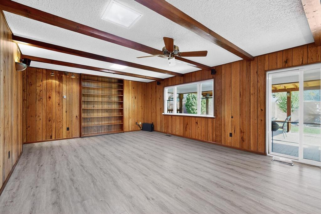 8232 AVENIDA LA PRESTINA NE