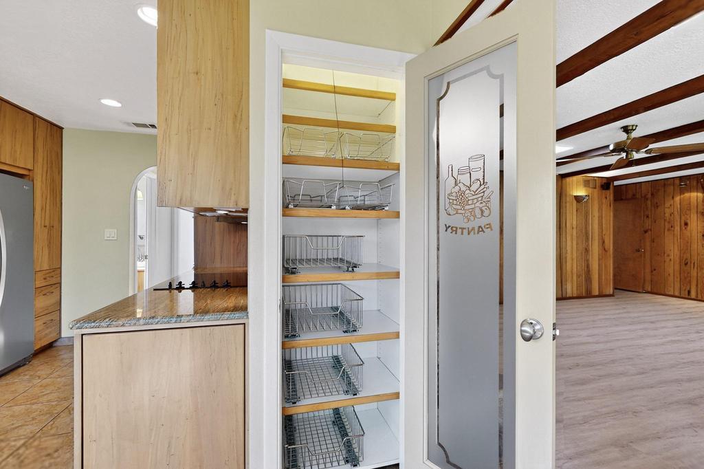 8232 AVENIDA LA PRESTINA NE