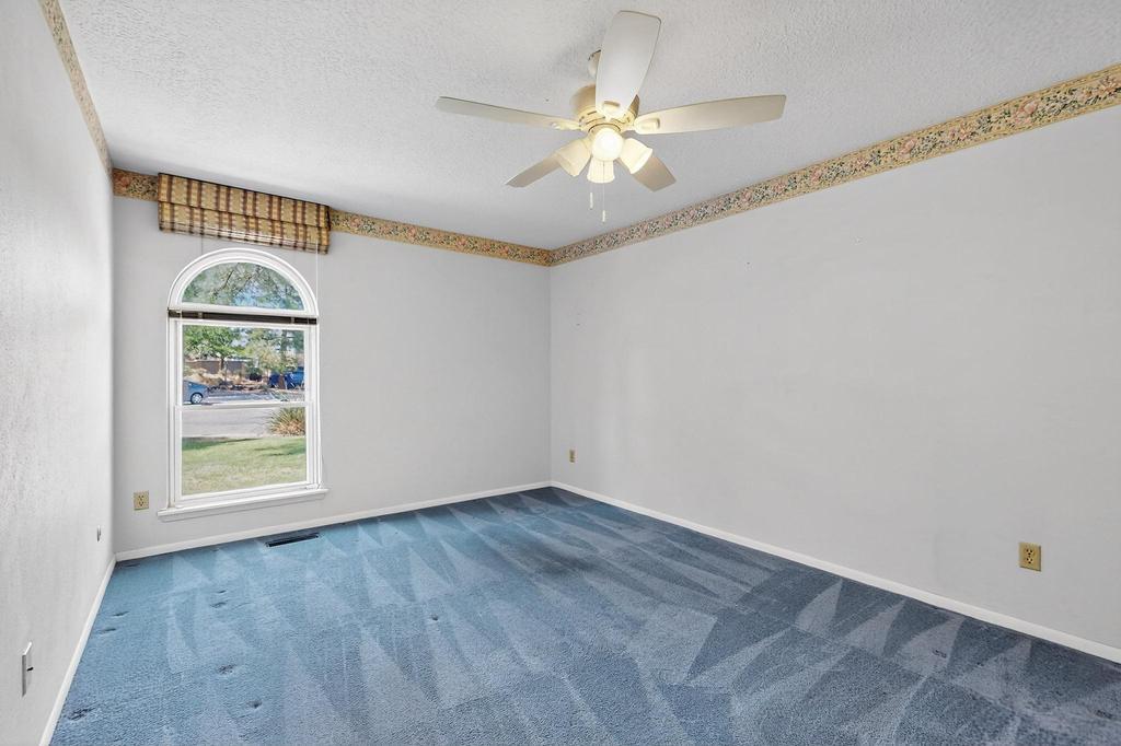 8232 AVENIDA LA PRESTINA NE