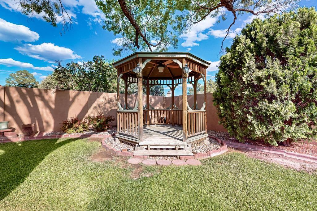 8232 AVENIDA LA PRESTINA NE