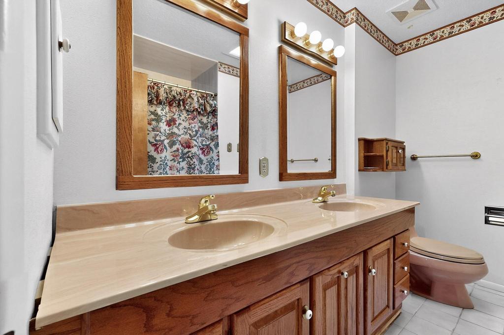 8232 AVENIDA LA PRESTINA NE