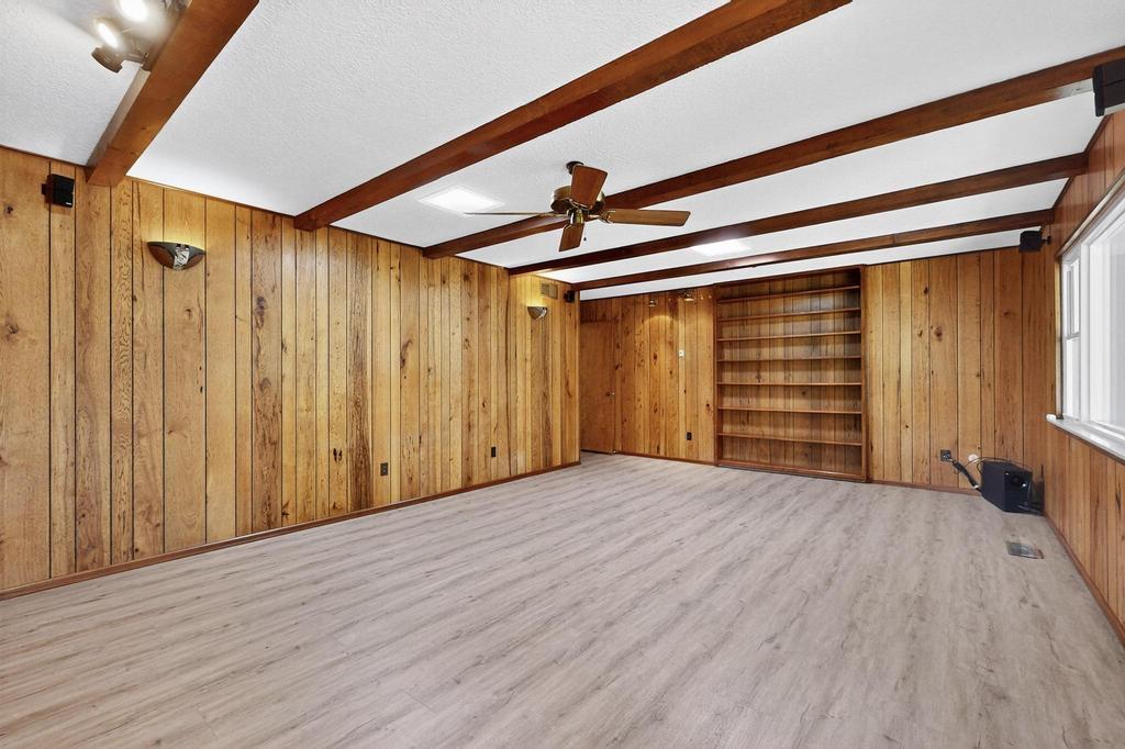 8232 AVENIDA LA PRESTINA NE