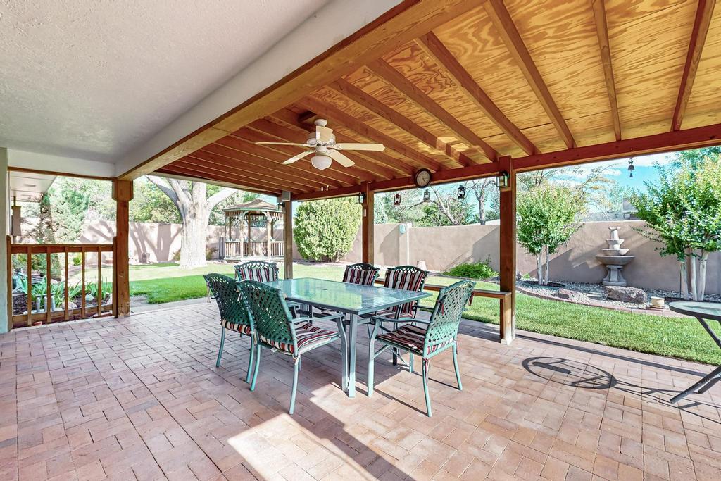 8232 AVENIDA LA PRESTINA NE