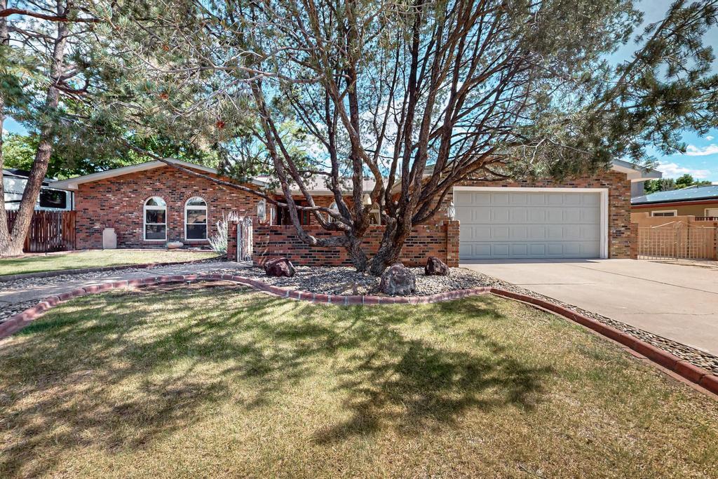 8232 AVENIDA LA PRESTINA NE