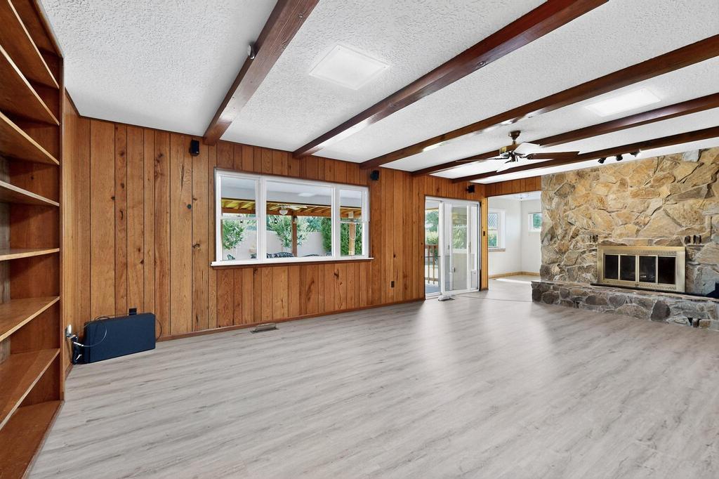 8232 AVENIDA LA PRESTINA NE