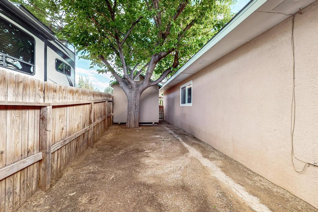 8232 AVENIDA LA PRESTINA NE