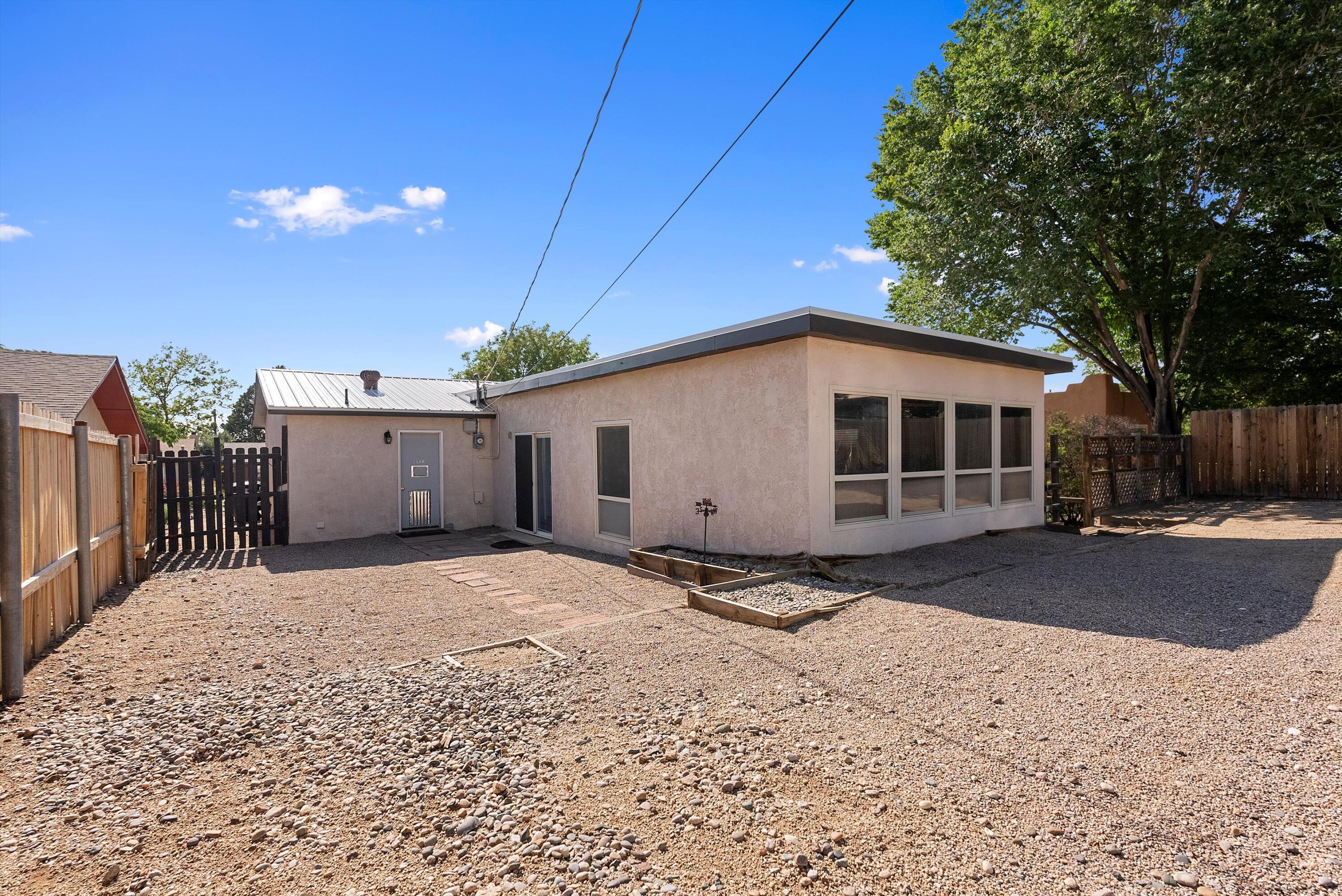 1716 ALGODONES Street NE