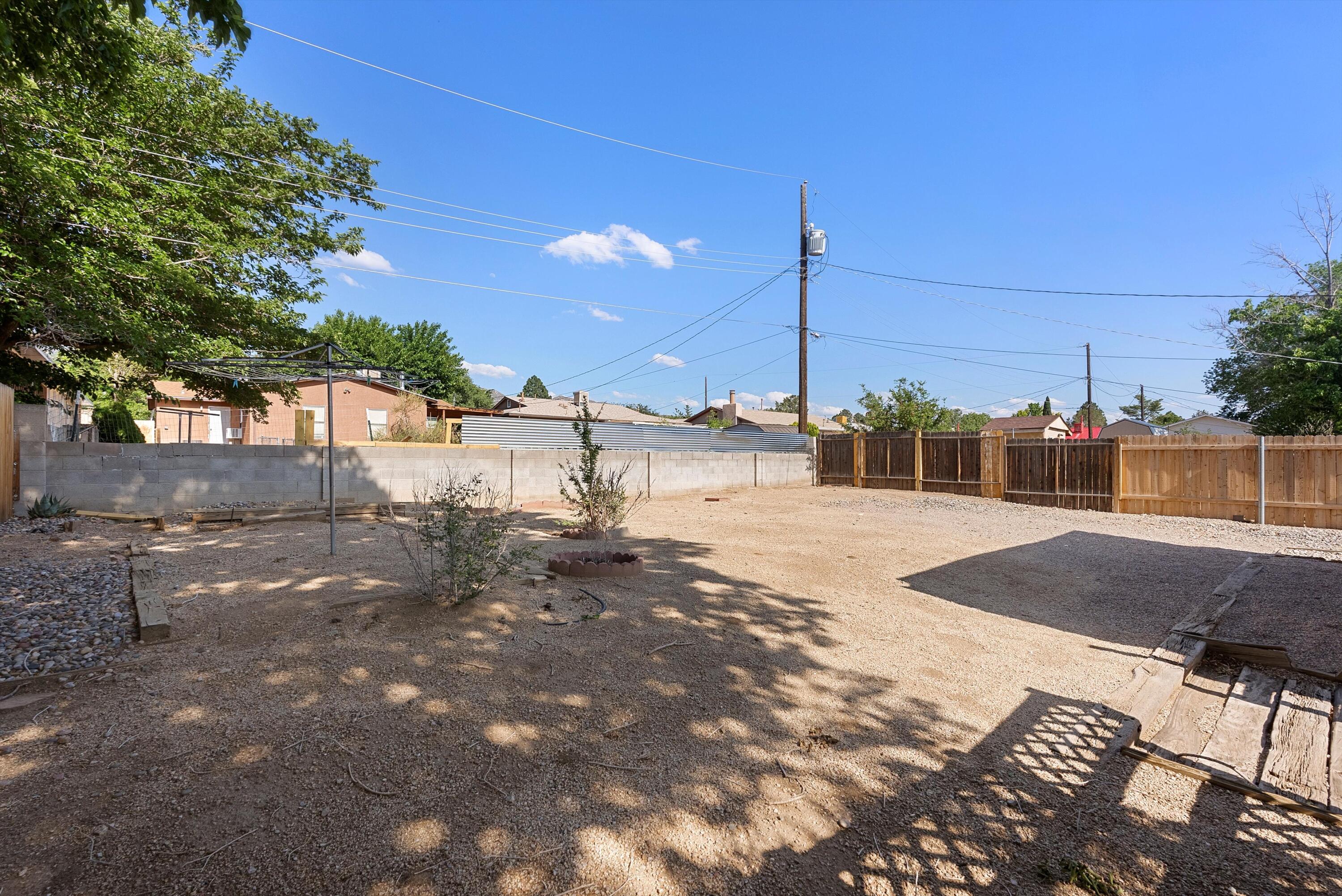 1716 ALGODONES Street NE