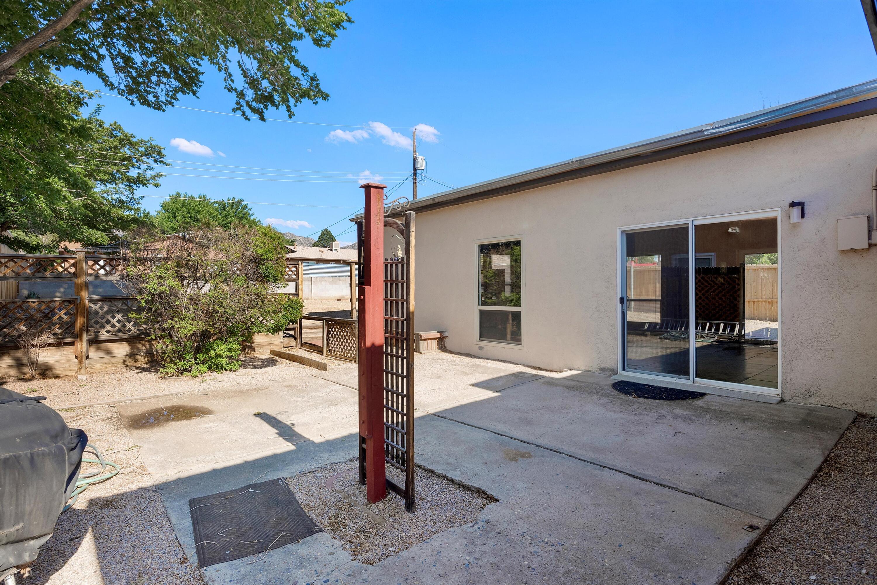 1716 ALGODONES Street NE