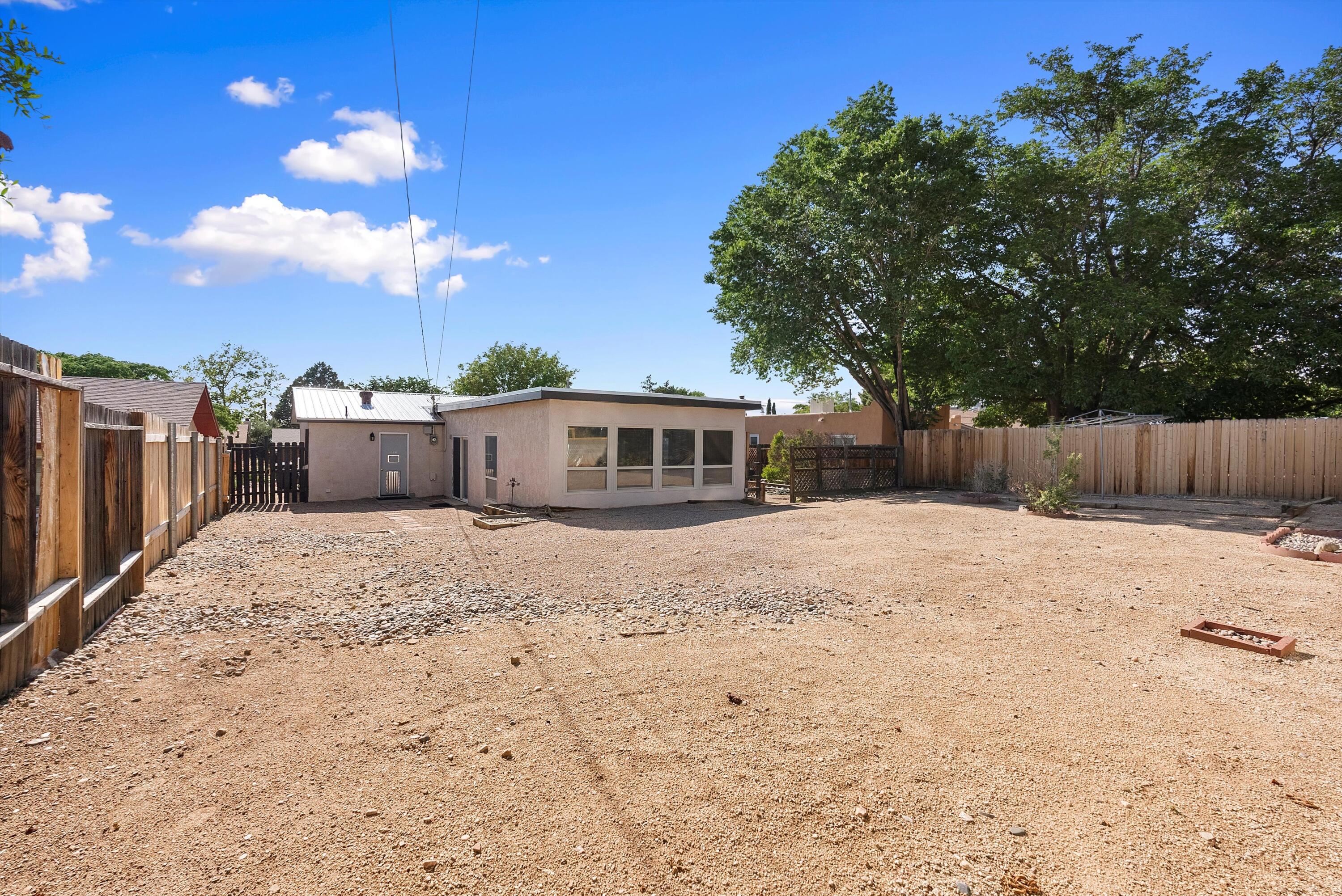 1716 ALGODONES Street NE