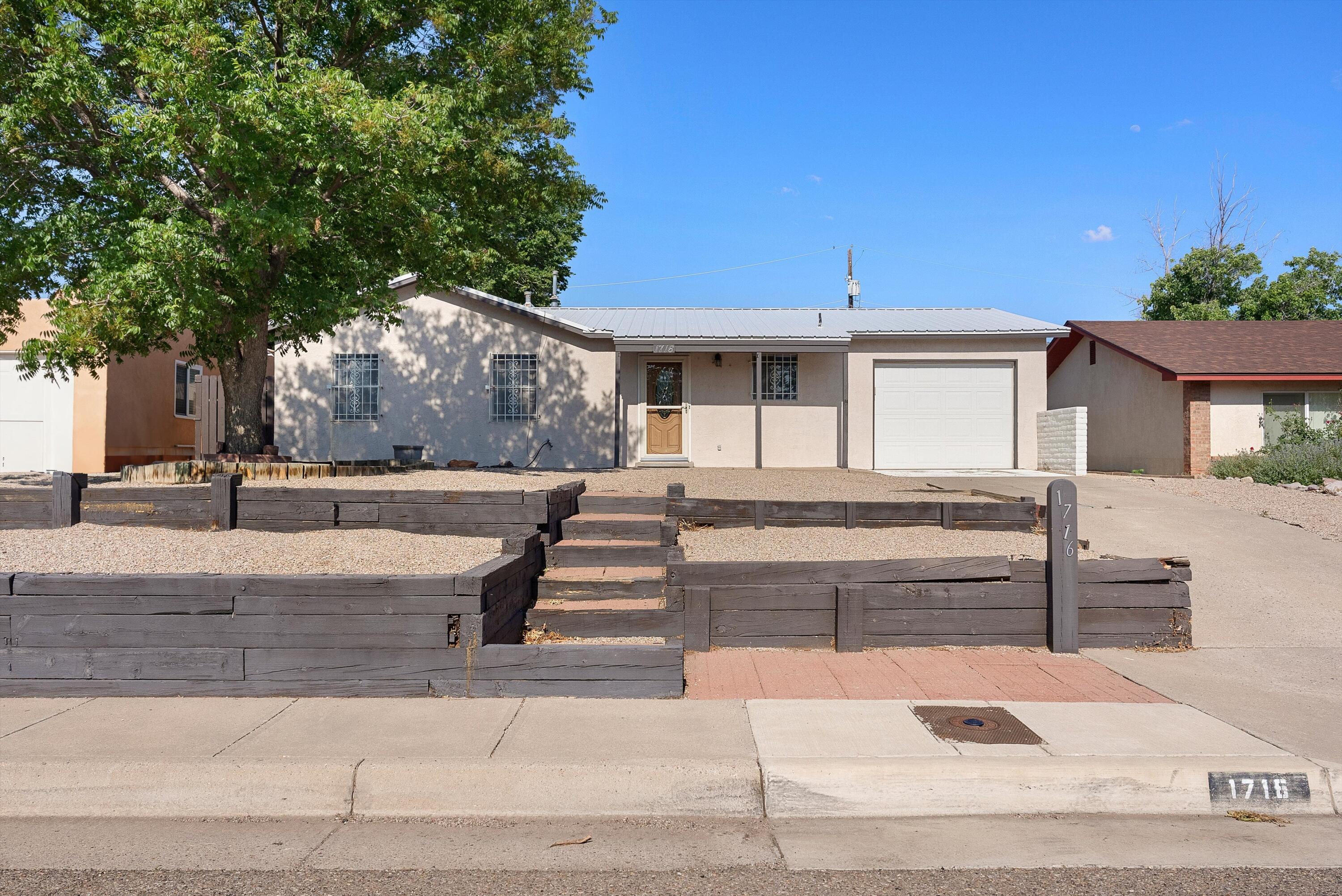 1716 ALGODONES Street NE
