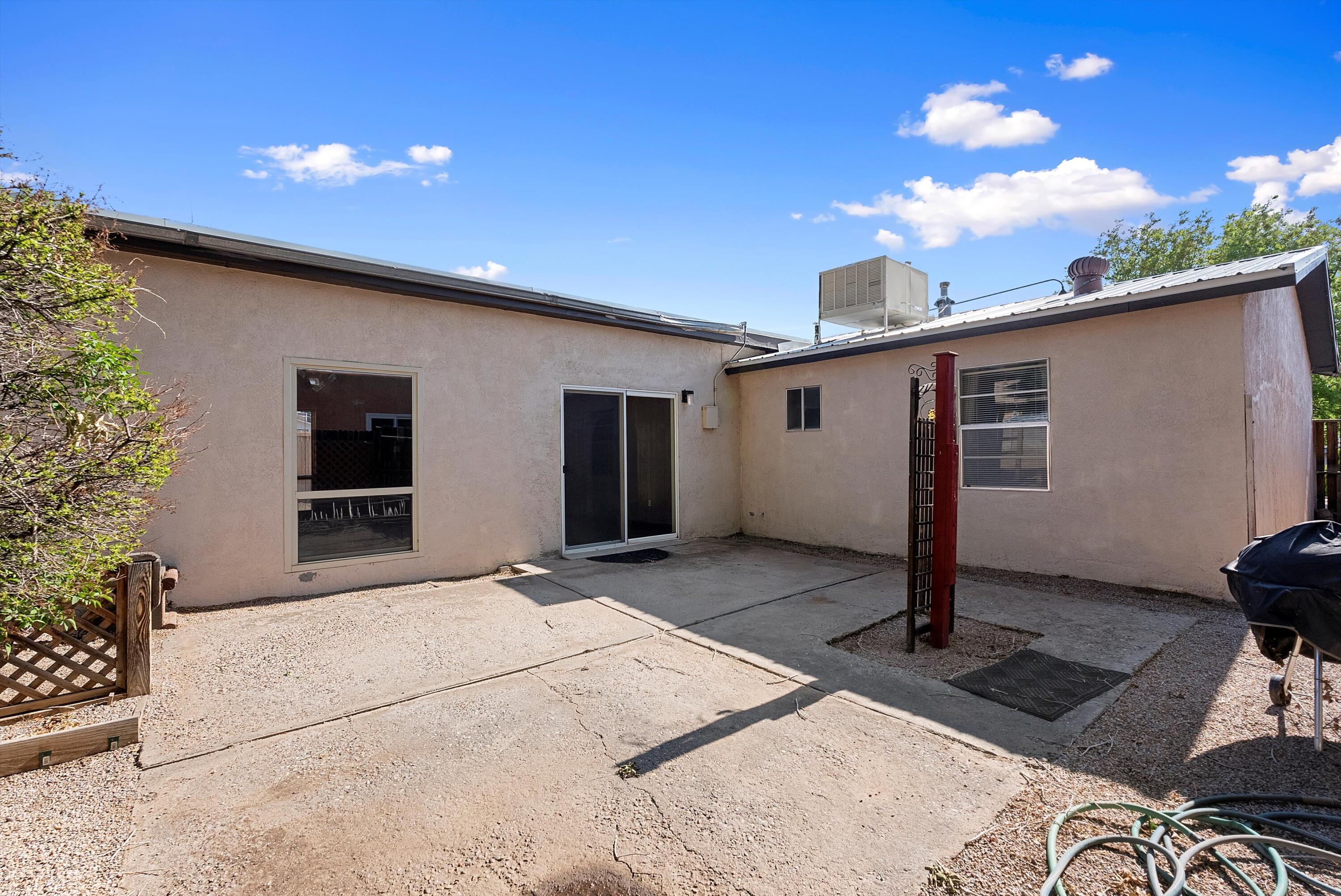 1716 ALGODONES Street NE