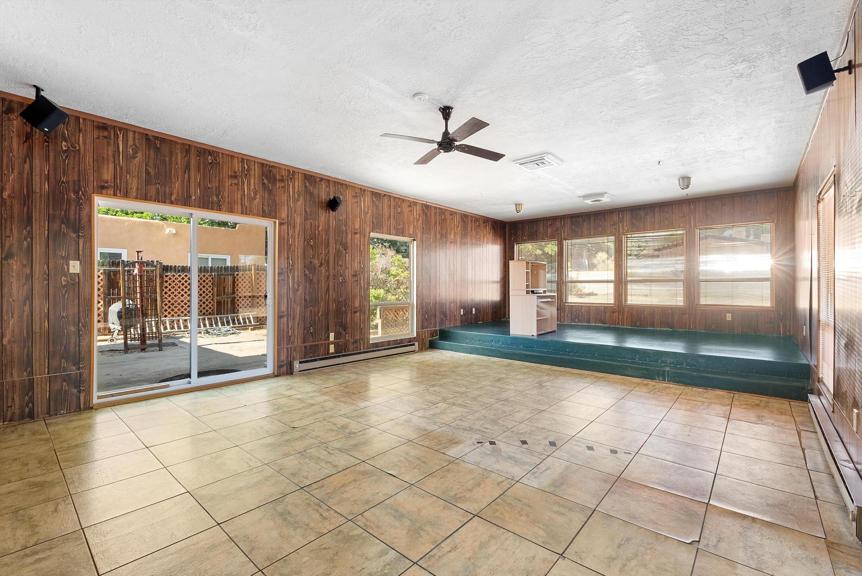 1716 ALGODONES Street NE