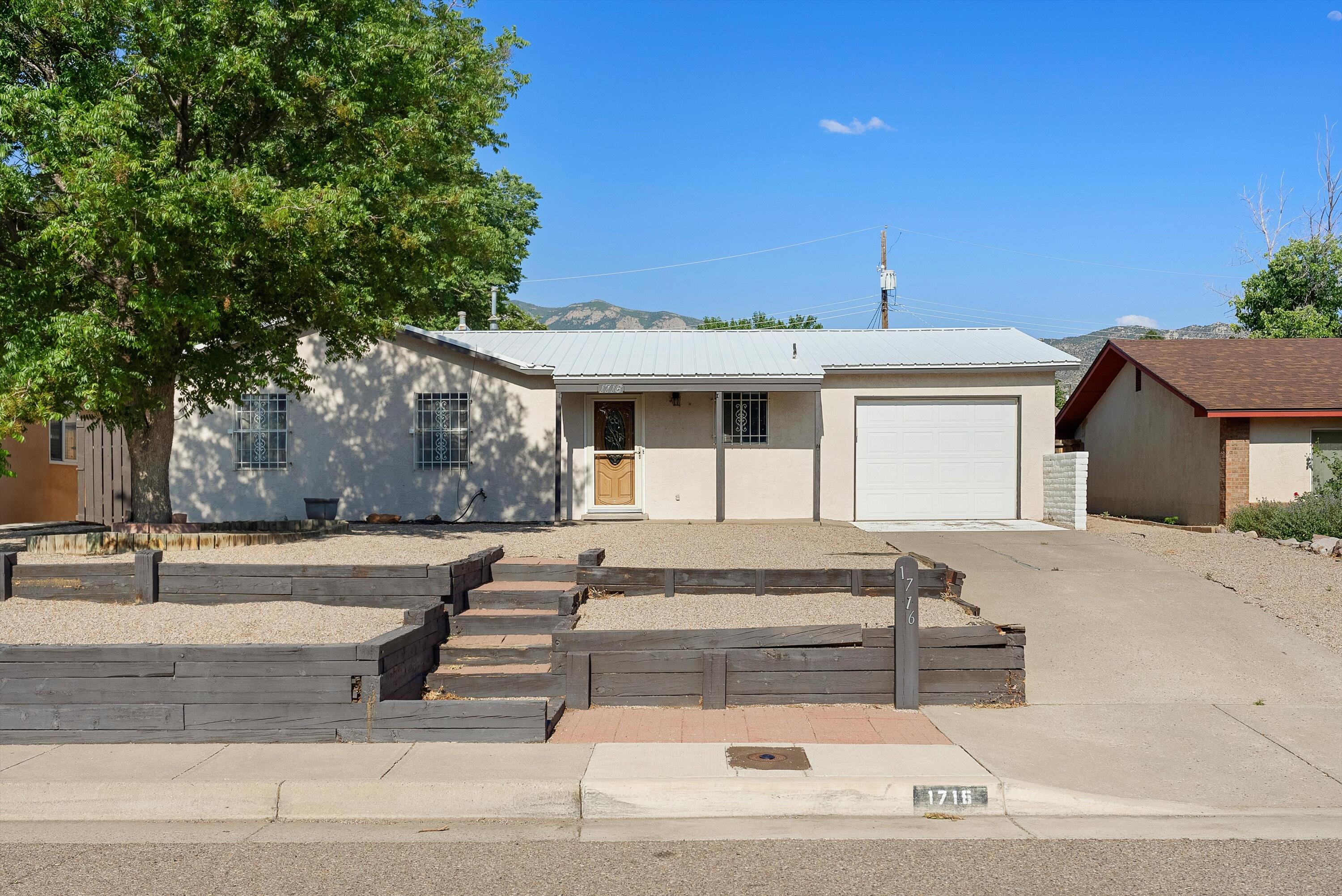 1716 ALGODONES Street NE