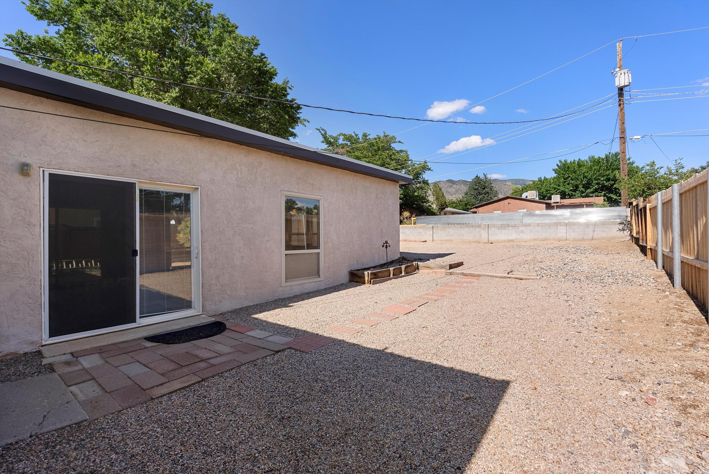 1716 ALGODONES Street NE