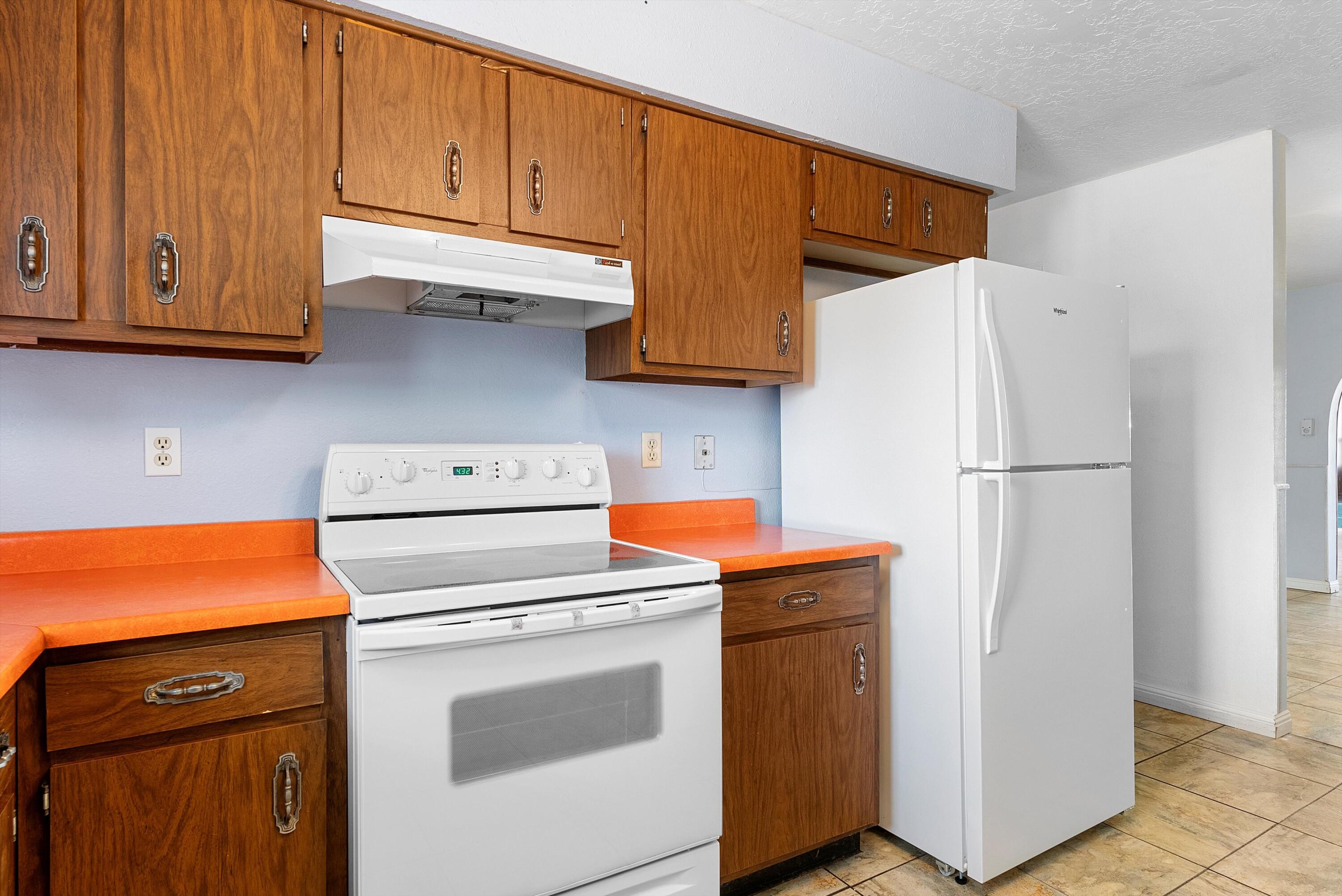 1716 ALGODONES Street NE