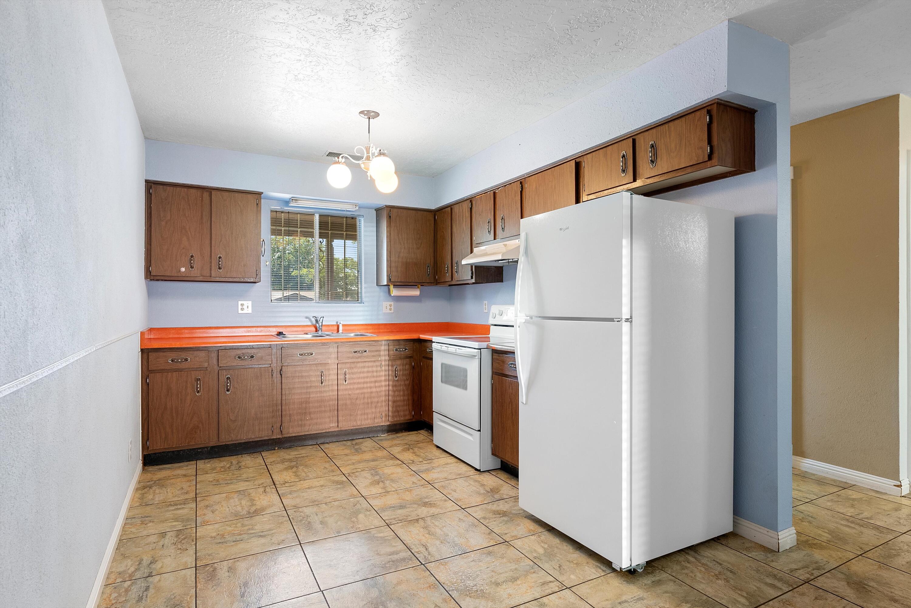 1716 ALGODONES Street NE