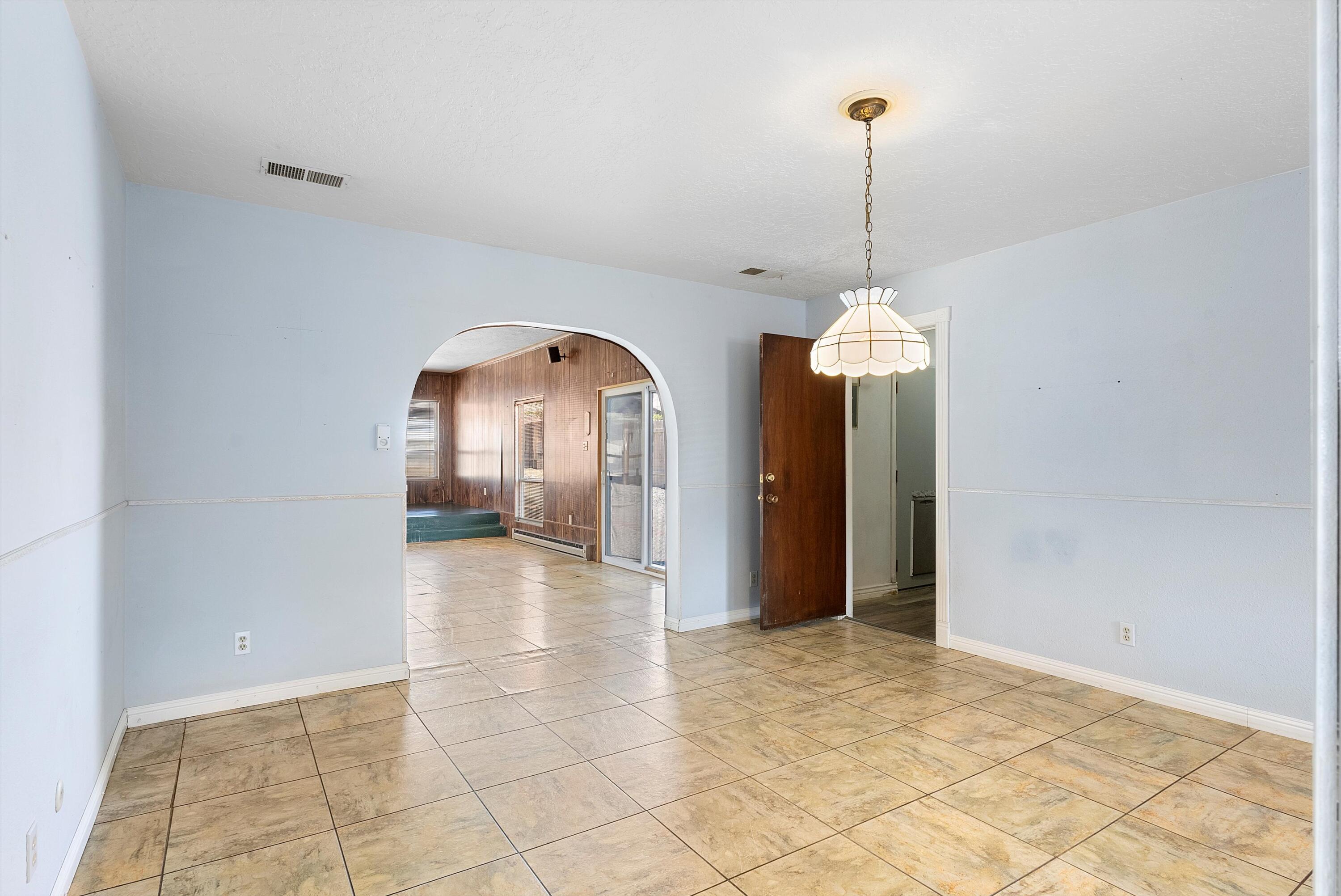 1716 ALGODONES Street NE