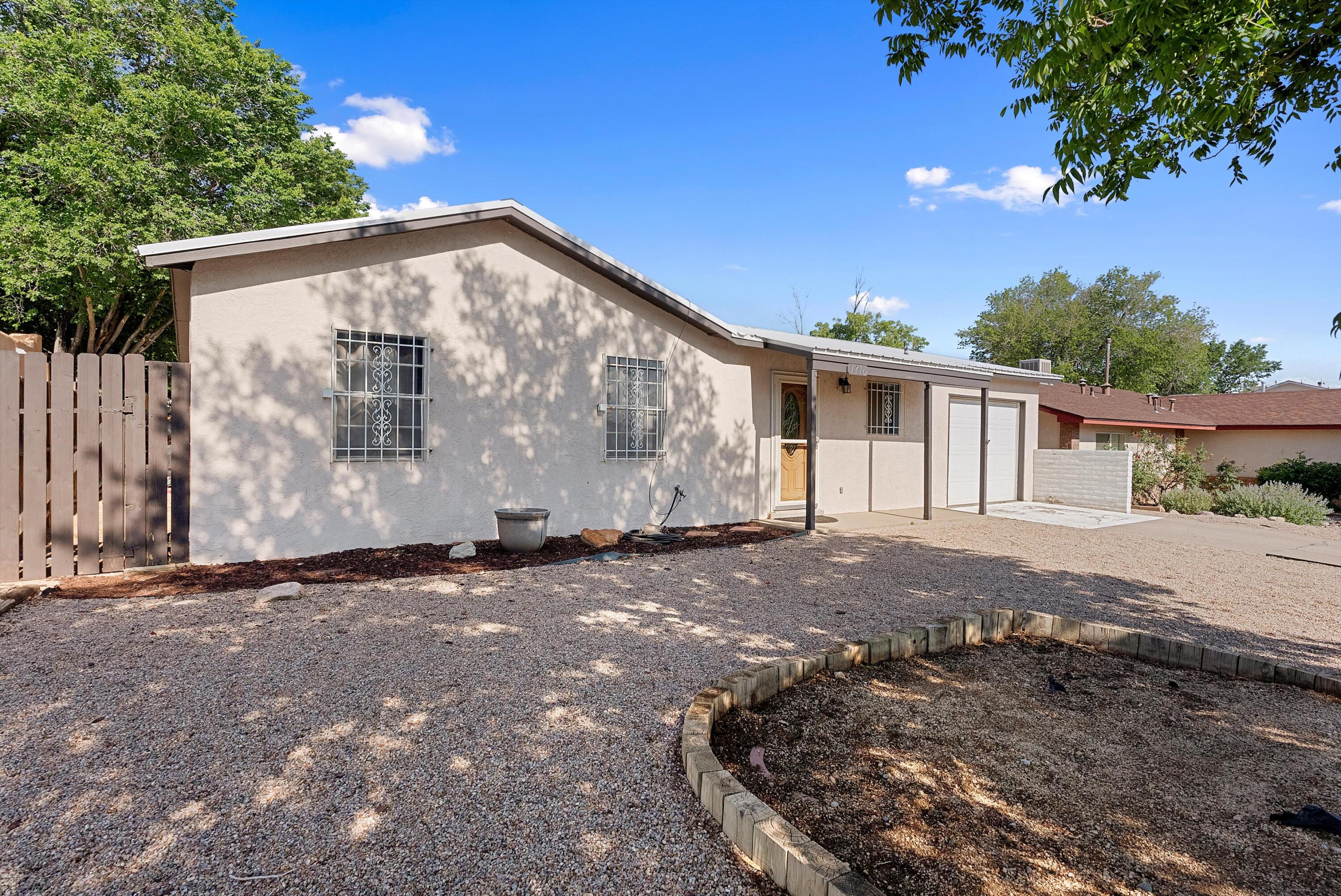 1716 ALGODONES Street NE