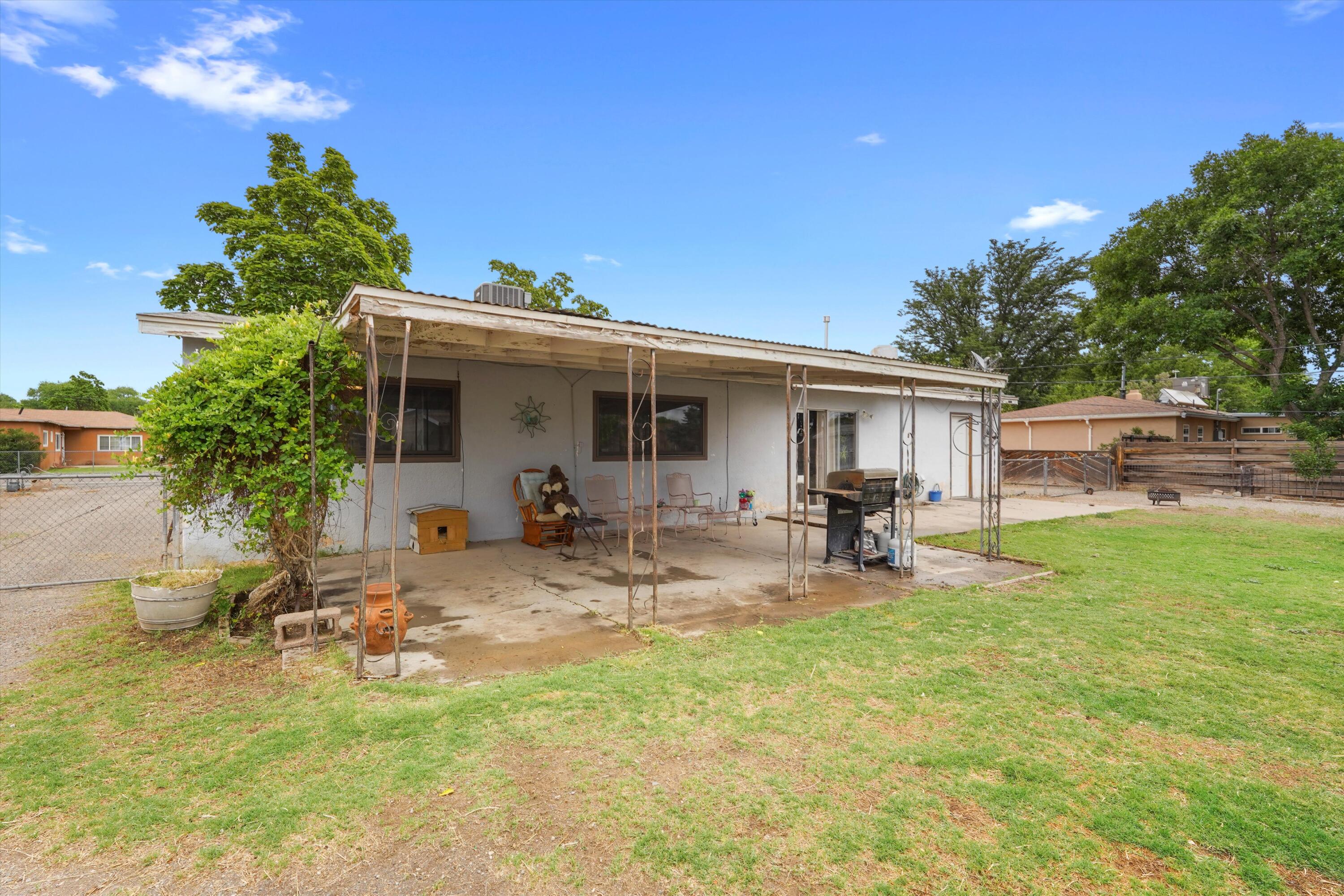 2836 LA FONDA Drive SW