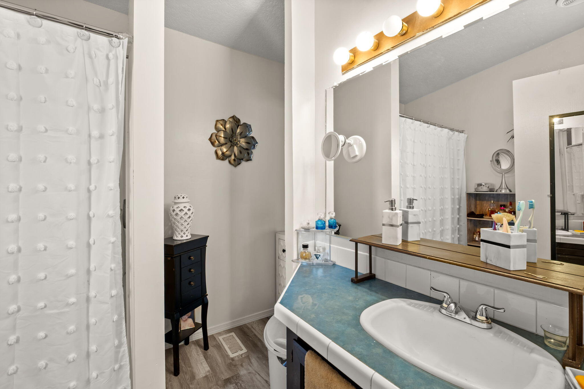 355 W BLUFF Street NW