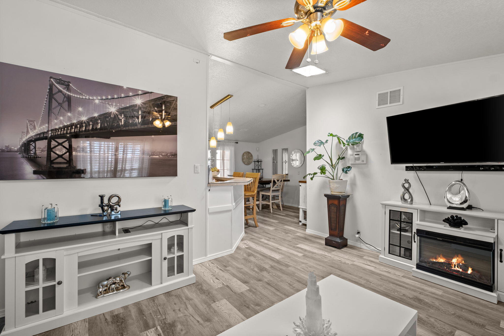 355 W BLUFF Street NW