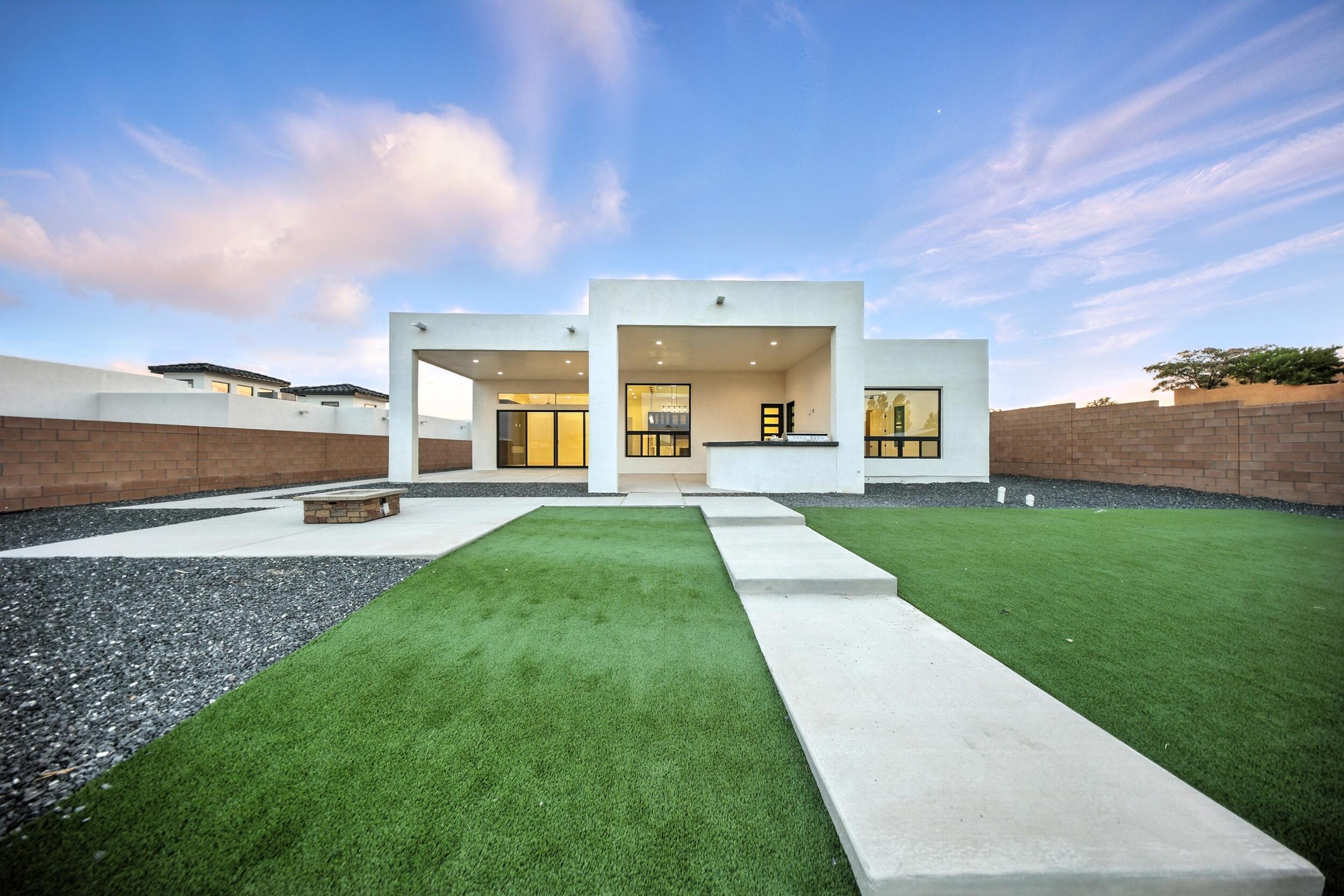 2016 Contreras Road NE