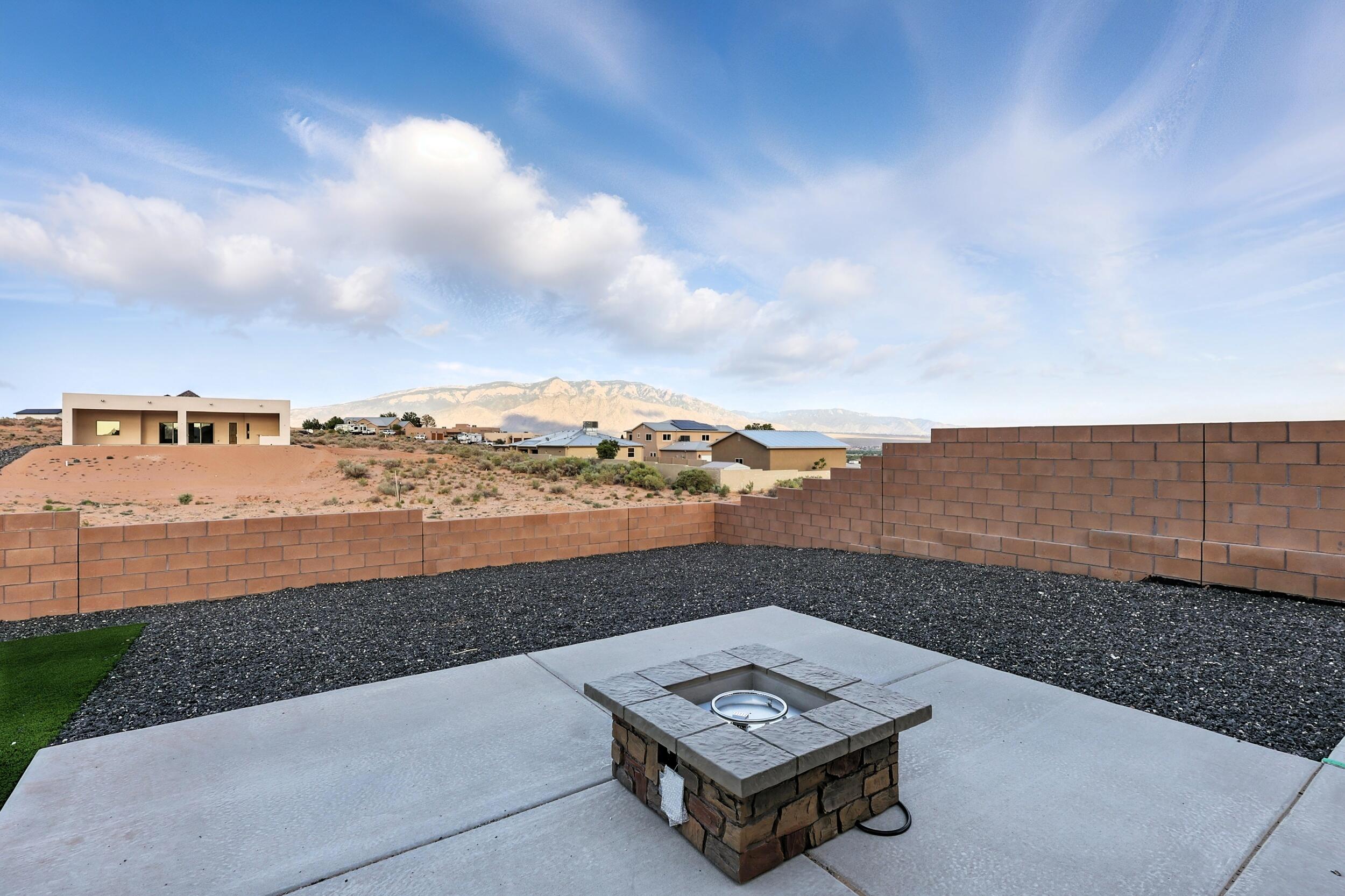 2016 Contreras Road NE