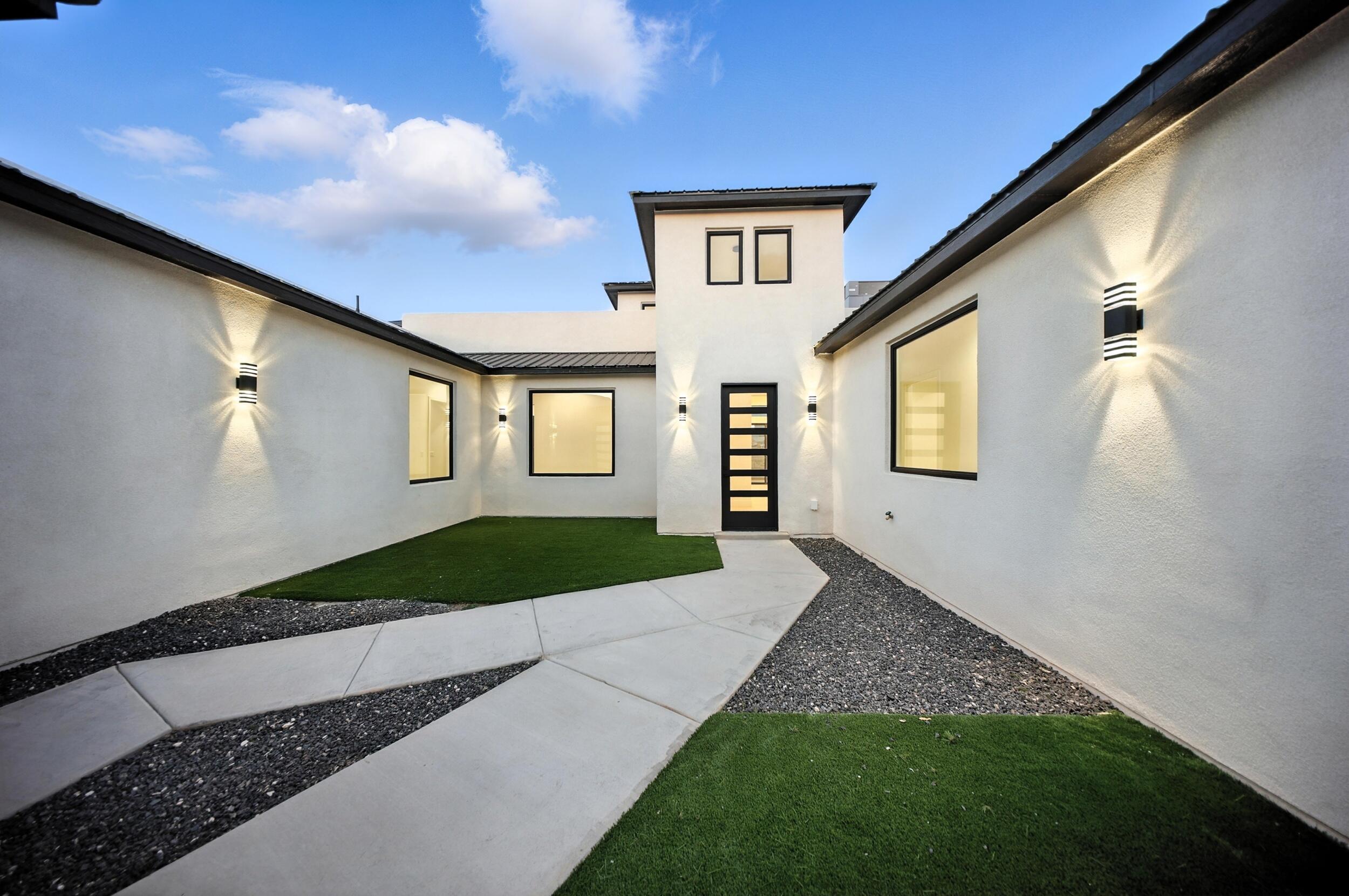 2016 Contreras Road NE