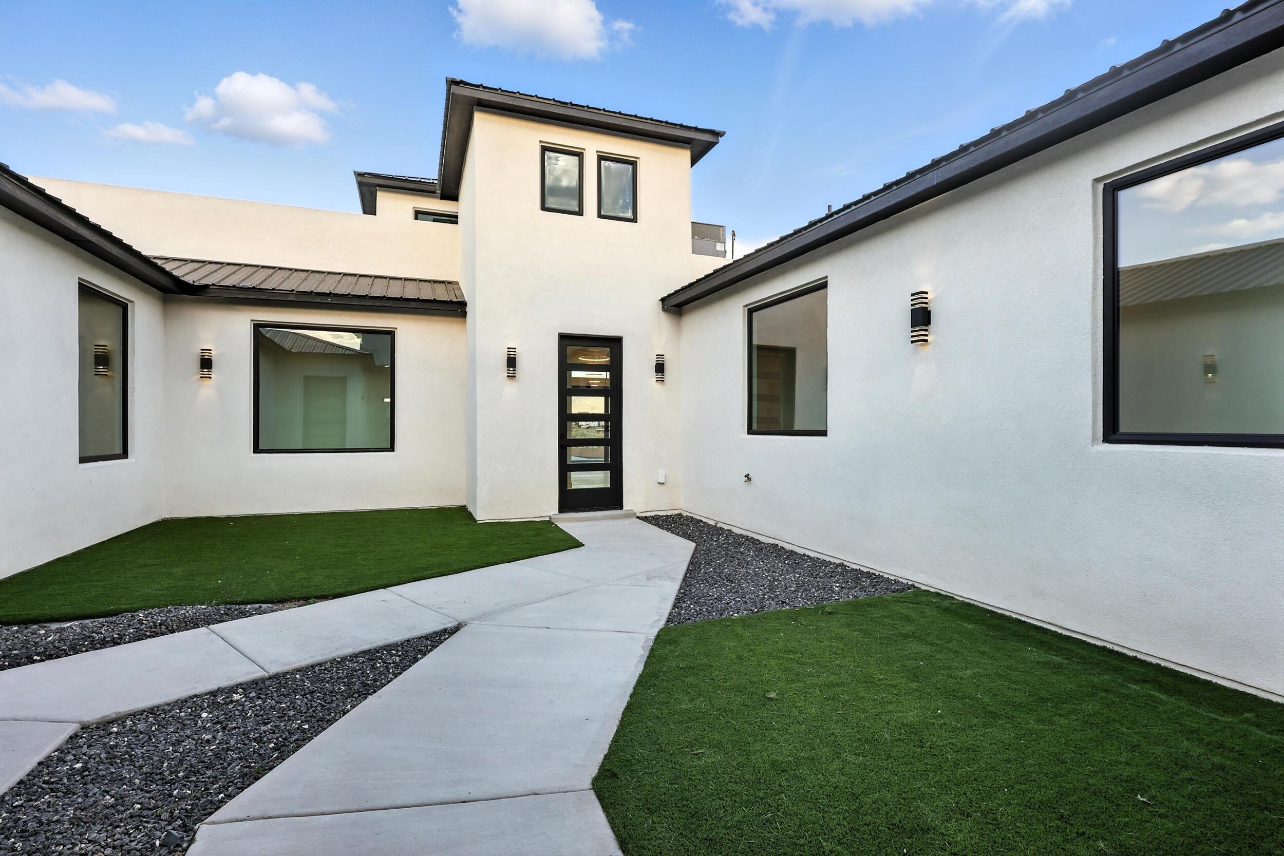 2016 Contreras Road NE