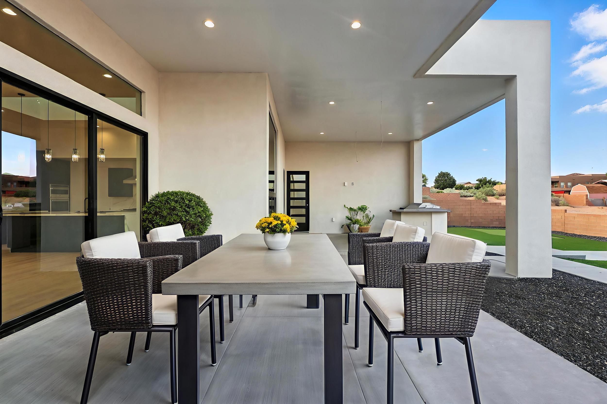 2016 Contreras Road NE