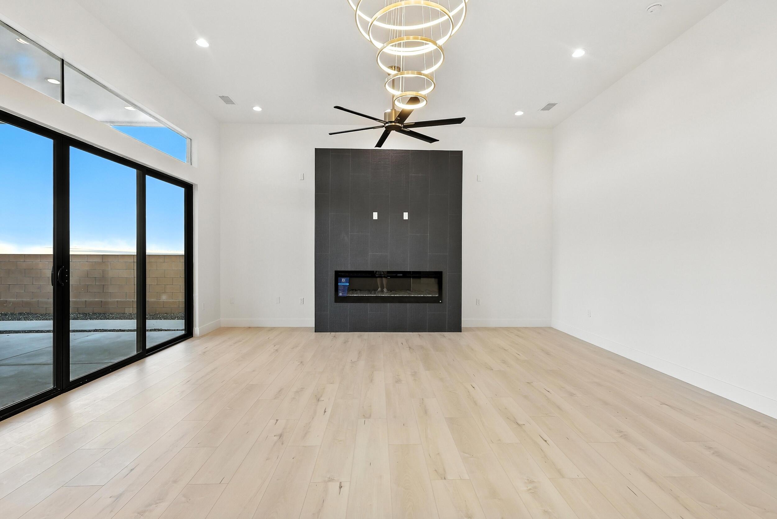 2016 Contreras Road NE