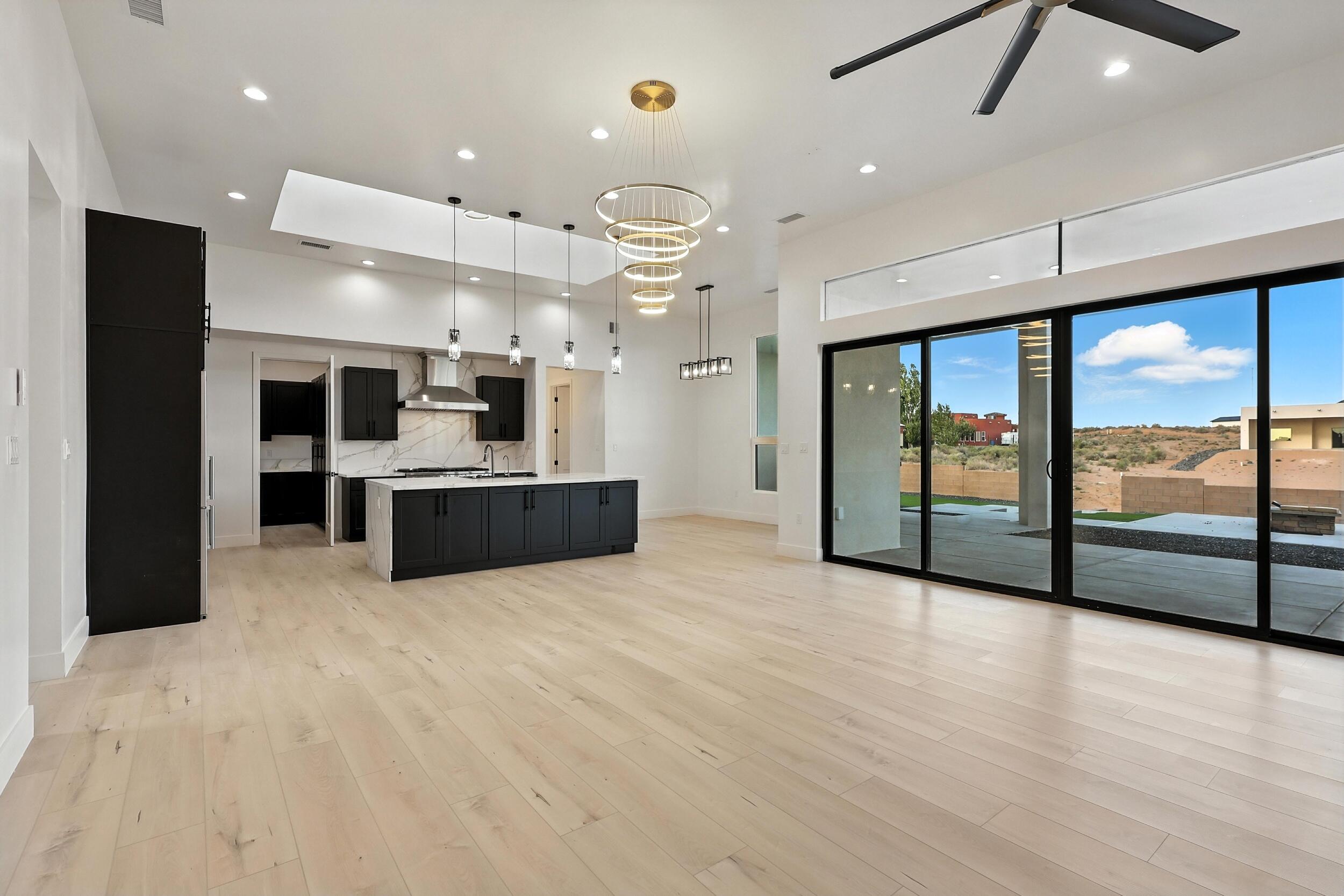 2016 Contreras Road NE