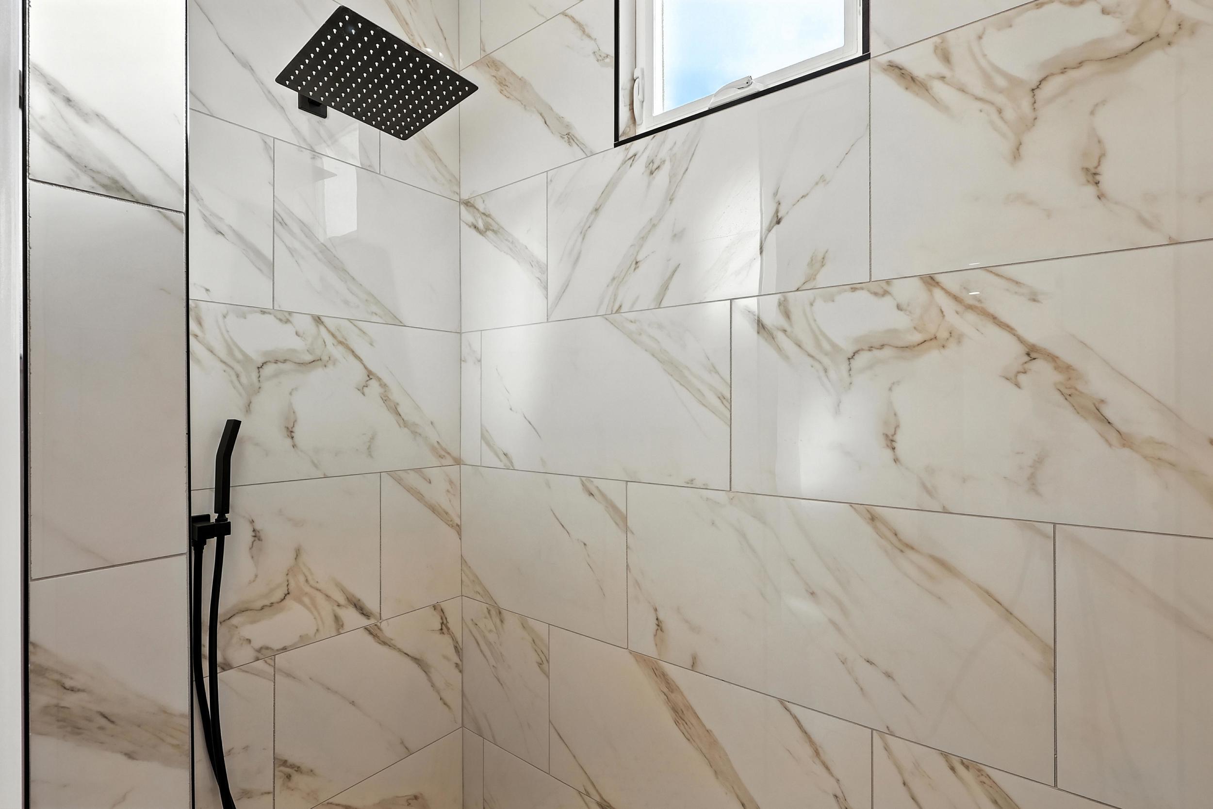 2016 Contreras Road NE