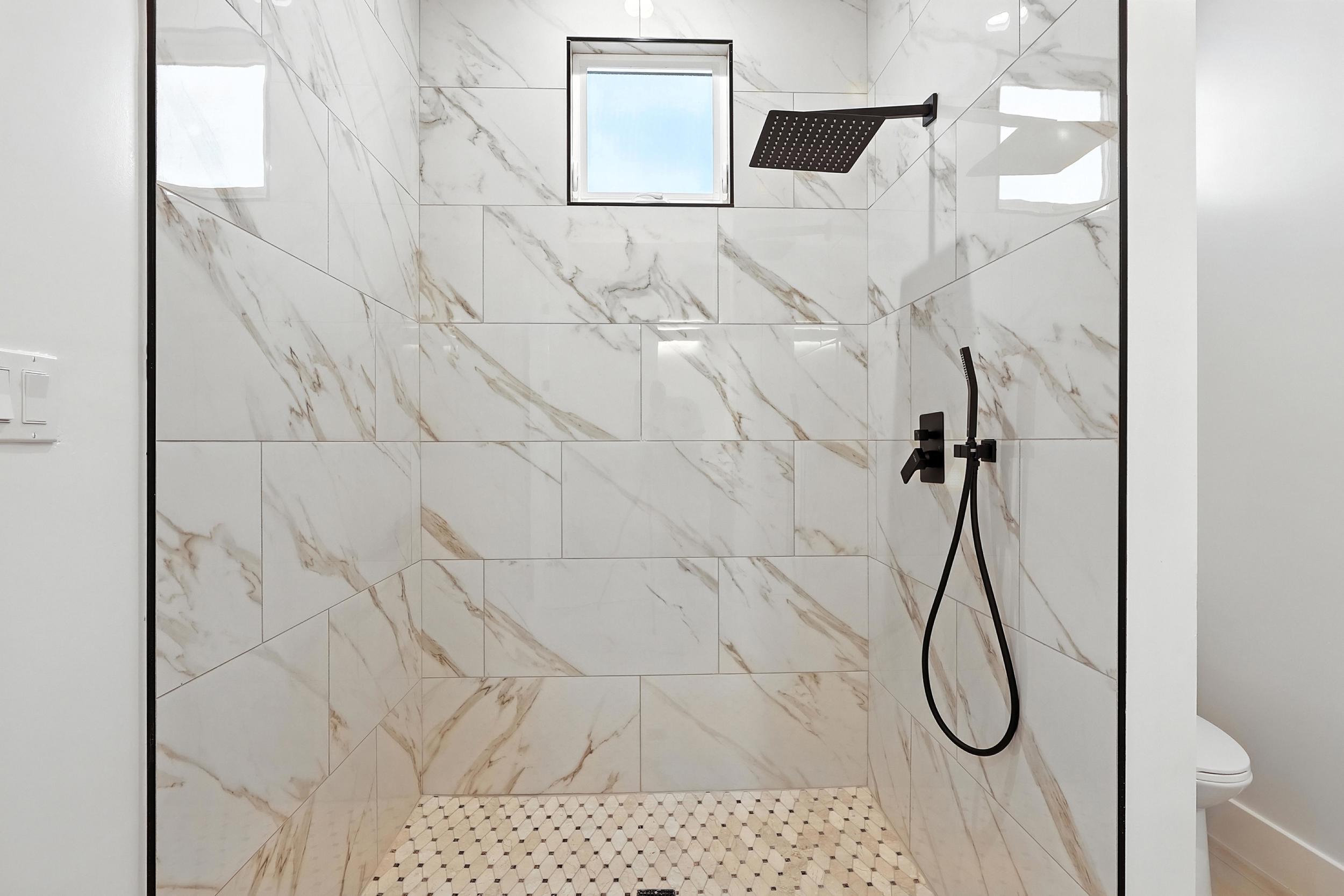 2016 Contreras Road NE