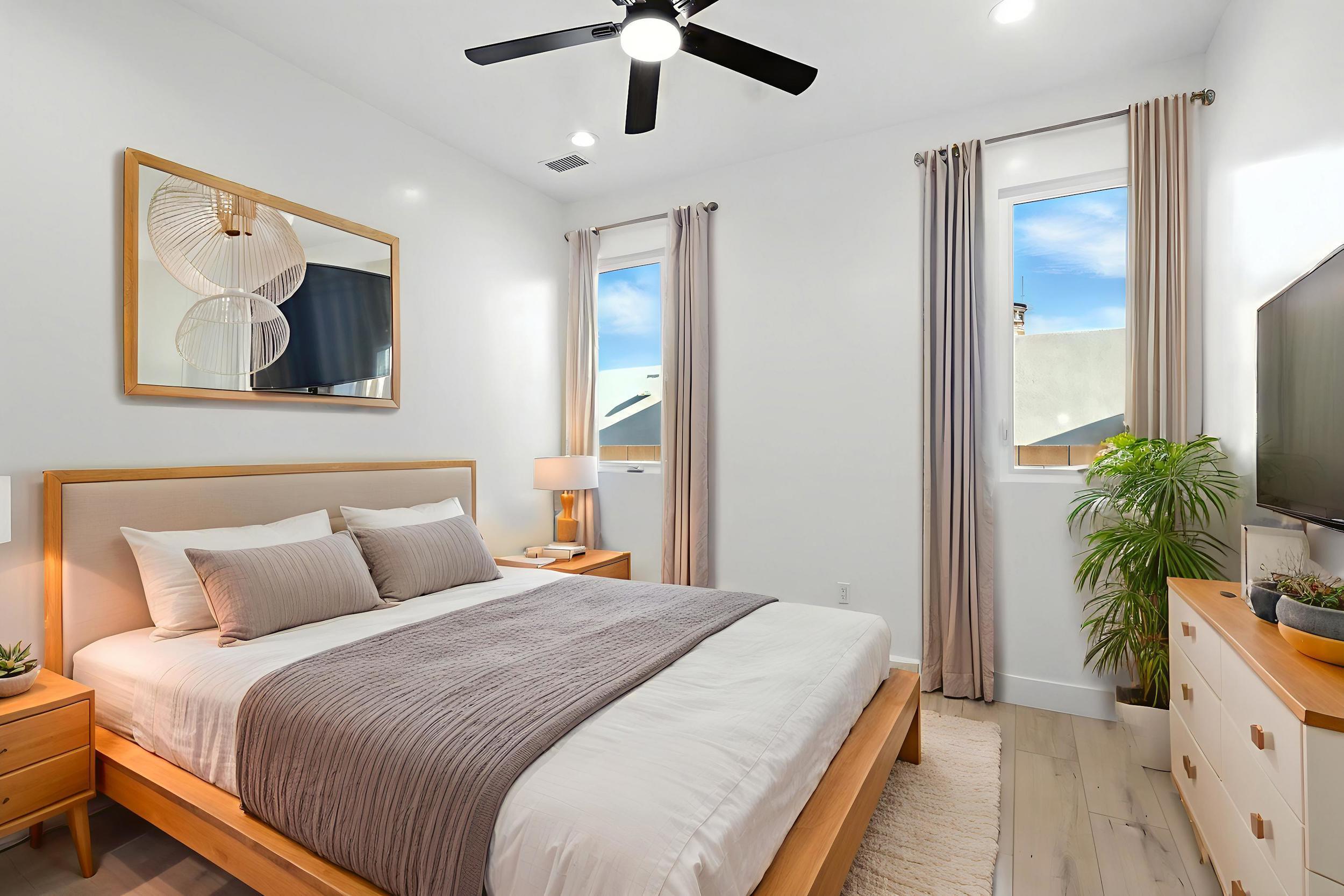 2016 Contreras Road NE