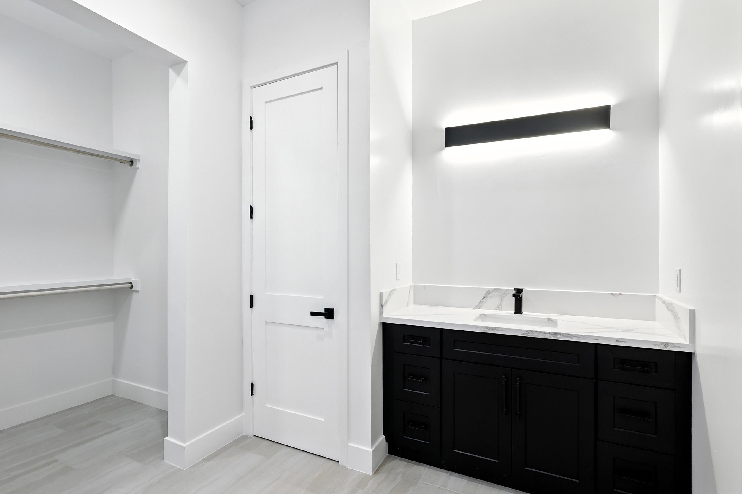 2016 Contreras Road NE