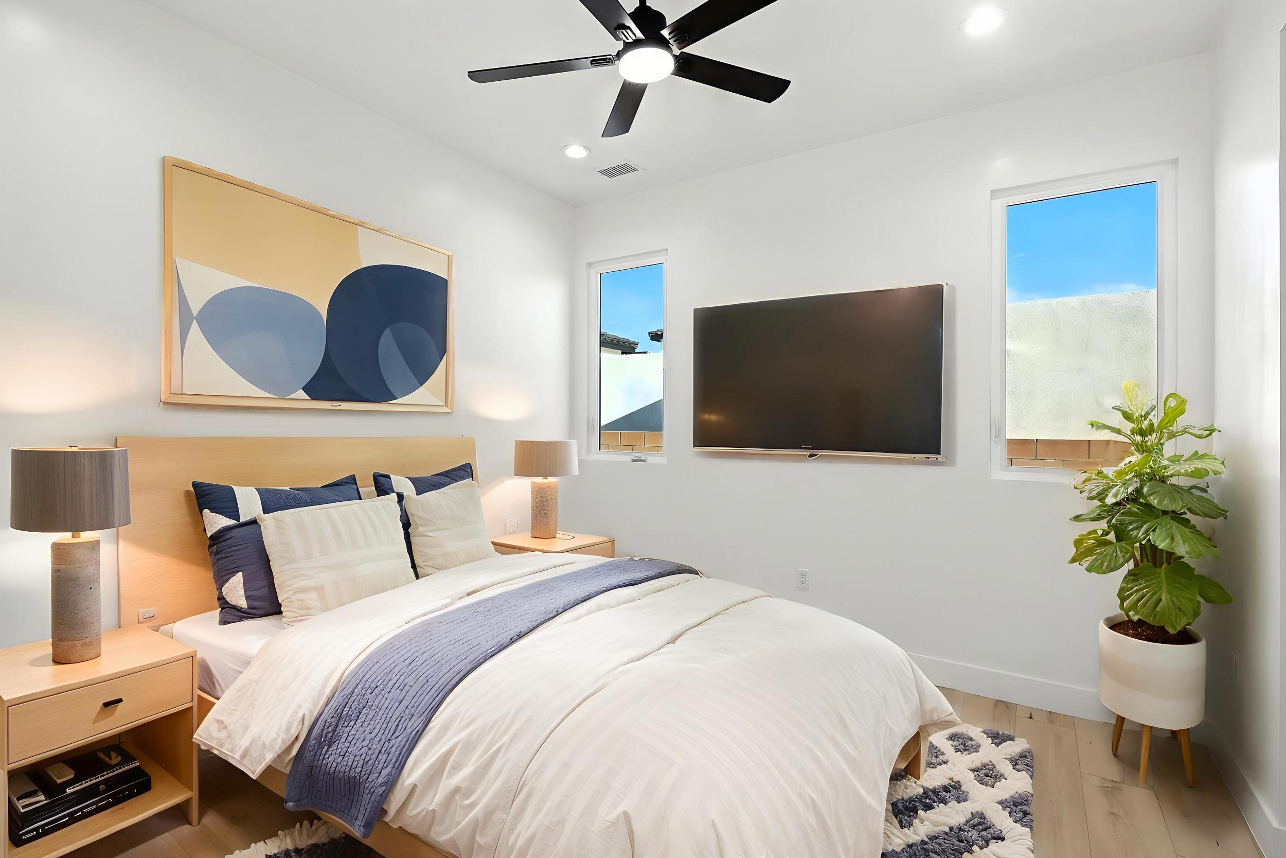 2016 Contreras Road NE