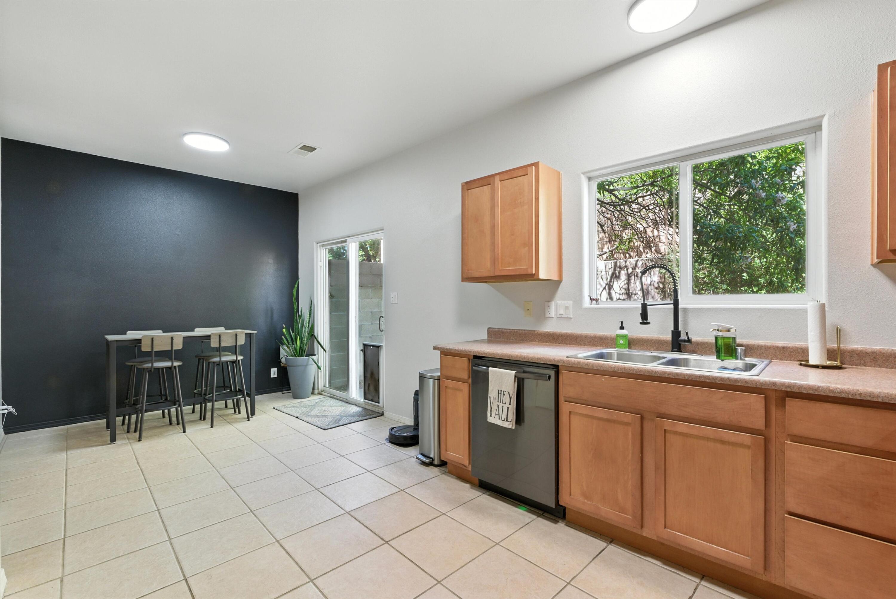 1548 OCEAN BREEZE Drive NE