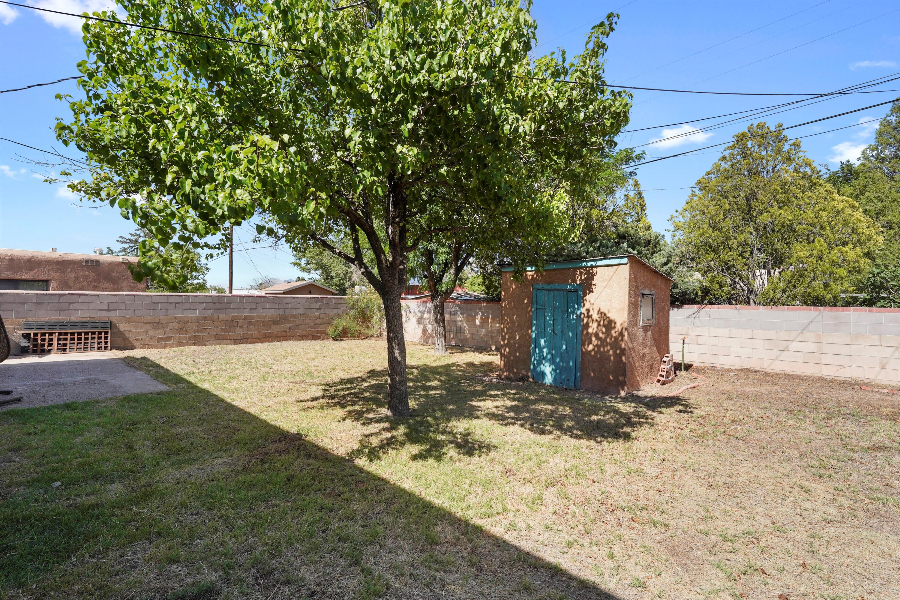 404 LAGUAYRA Drive NE