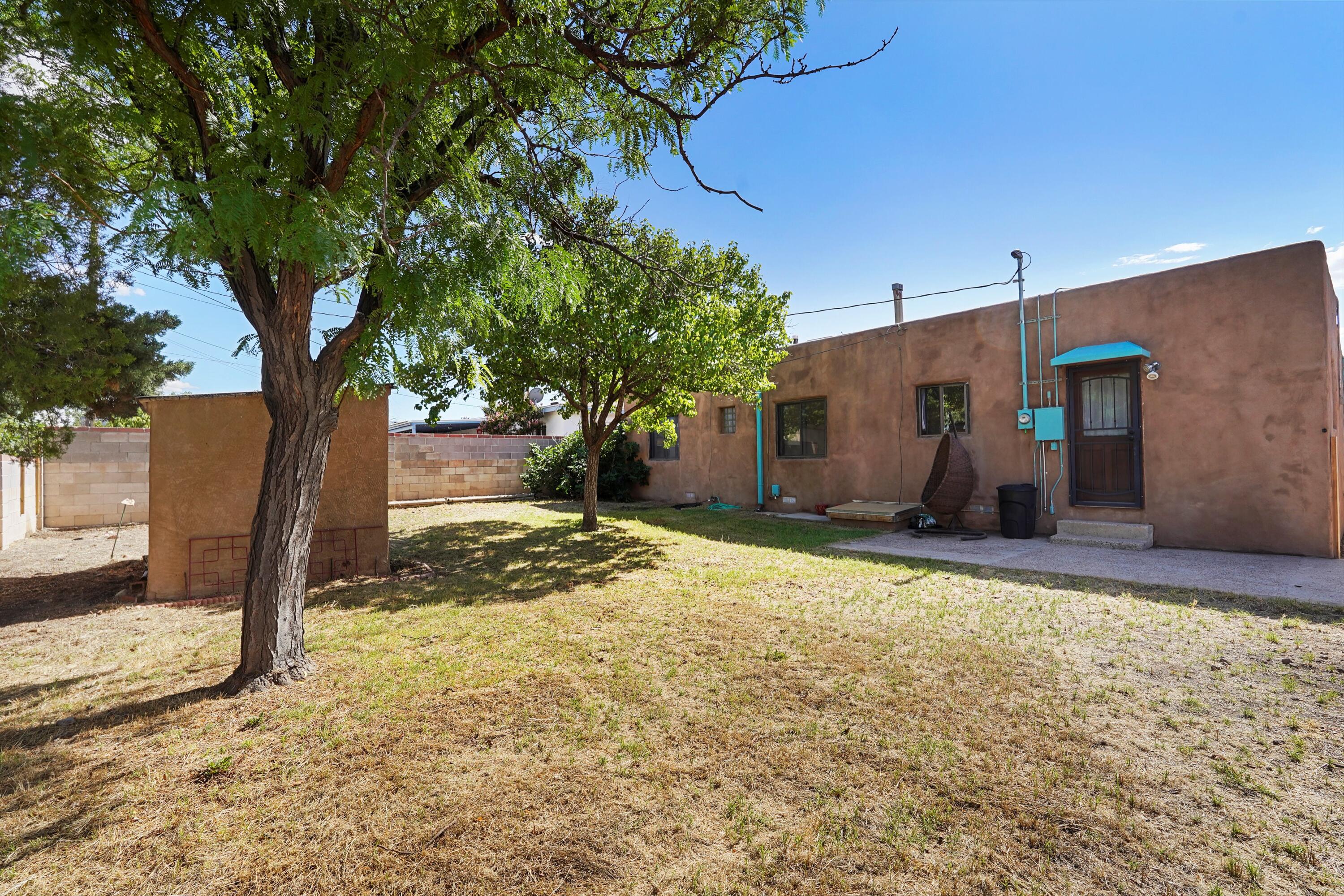 404 LAGUAYRA Drive NE