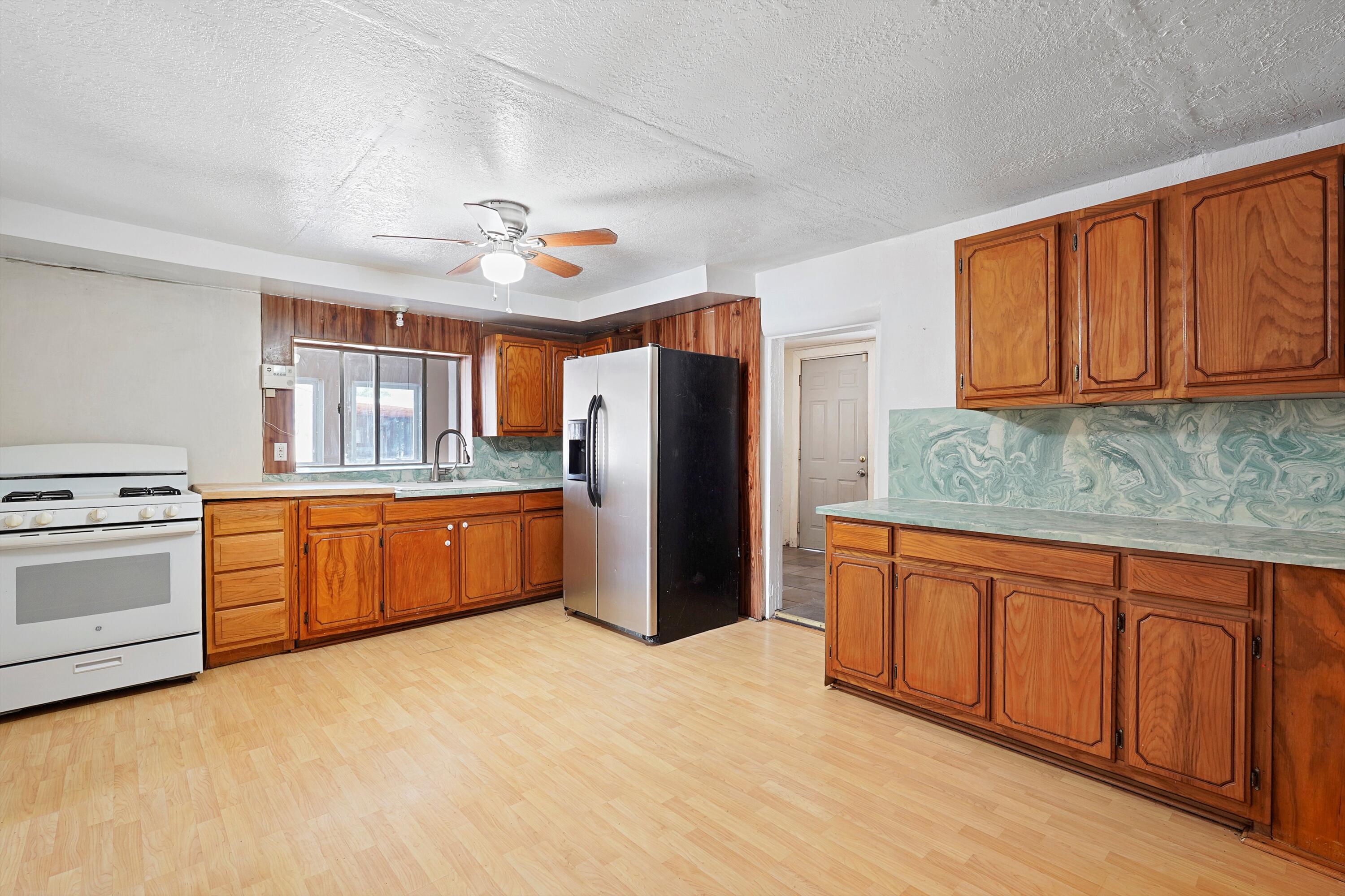 1237 GABALDON Road