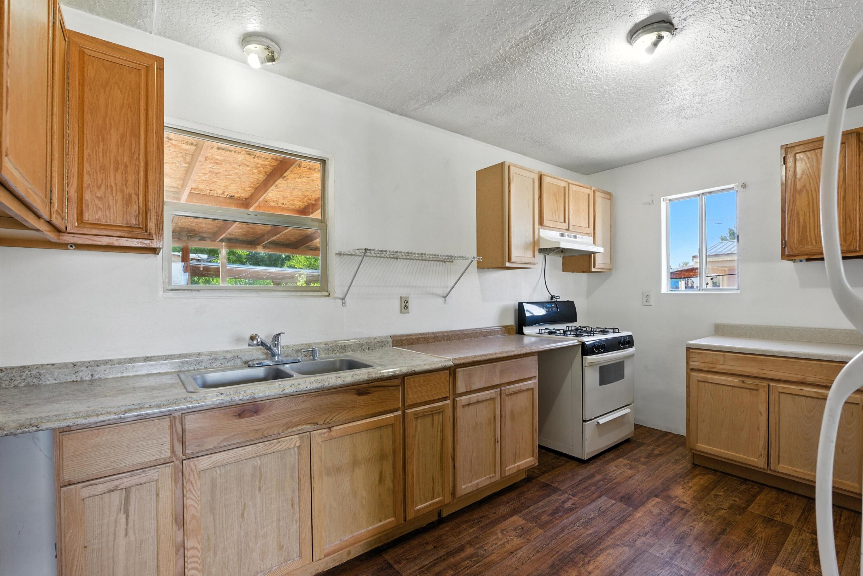 1237 GABALDON Road