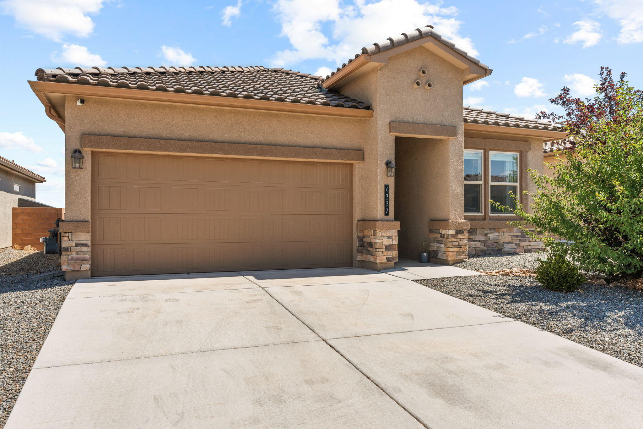 4337 SKYLINE Loop NE