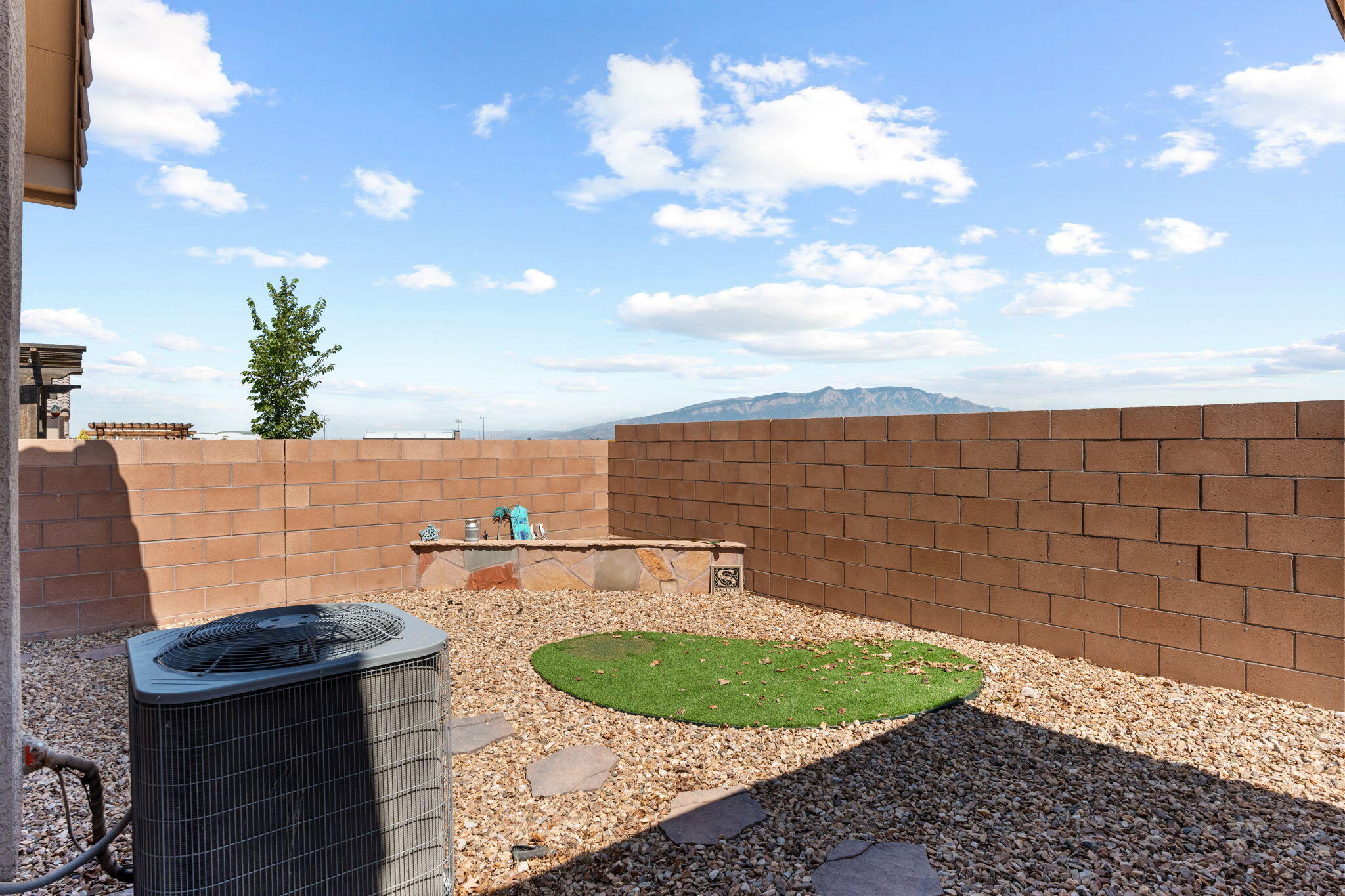 4337 SKYLINE Loop NE