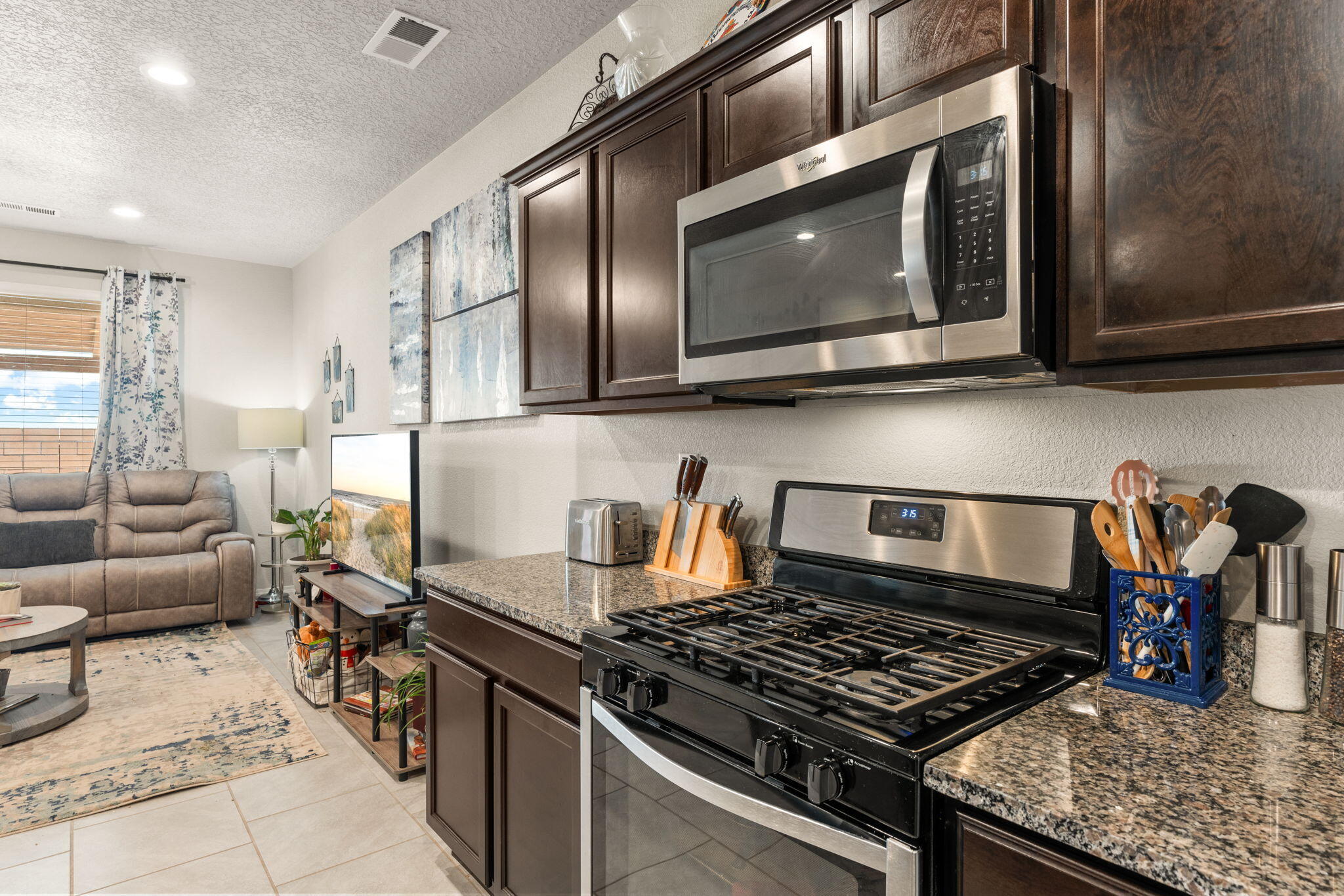 4337 SKYLINE Loop NE