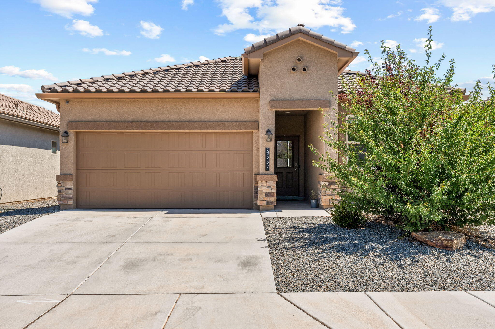 4337 SKYLINE Loop NE