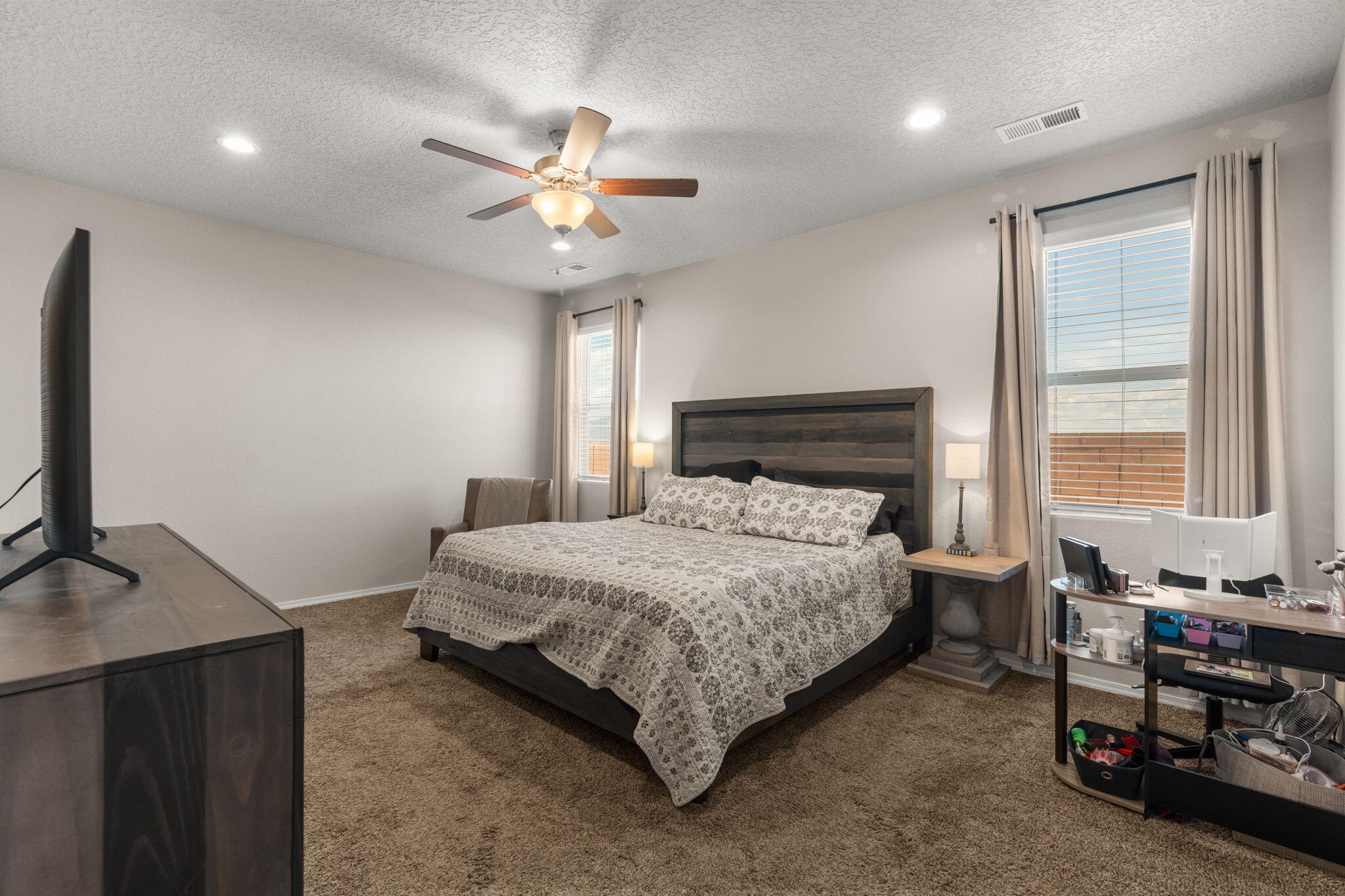 4337 SKYLINE Loop NE