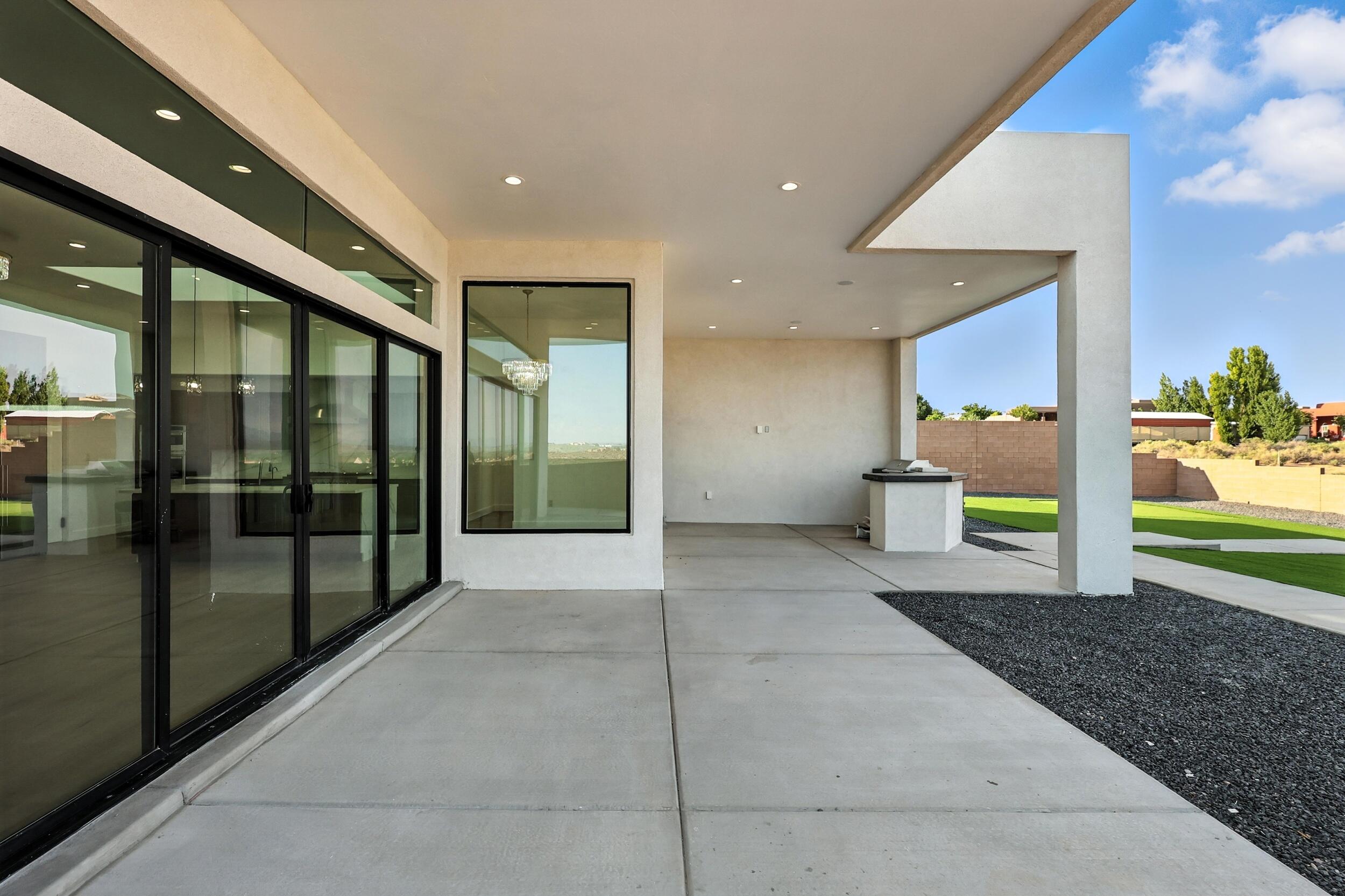 2012 Contreras Road NE